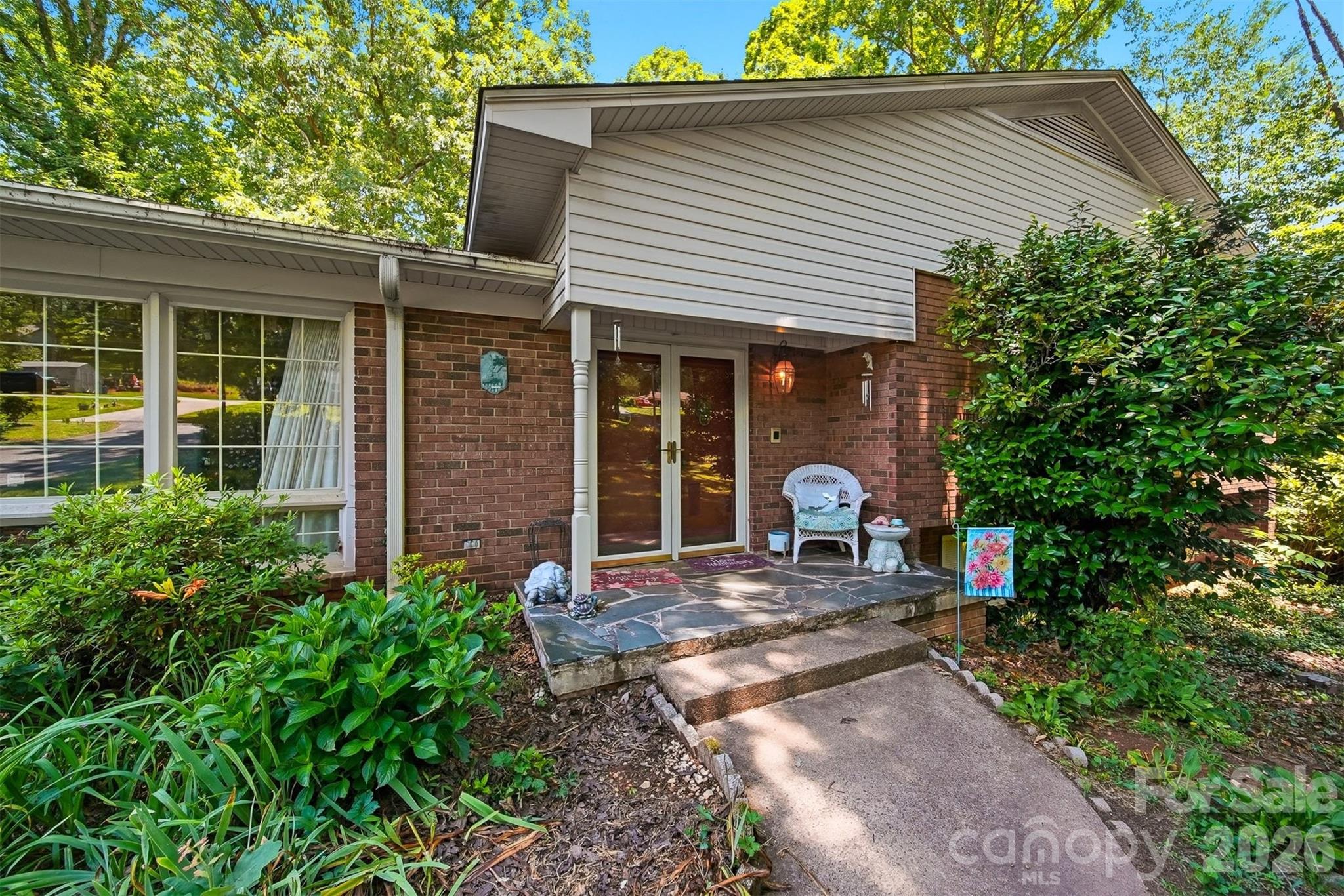 200 Westwood Drive — Morganton