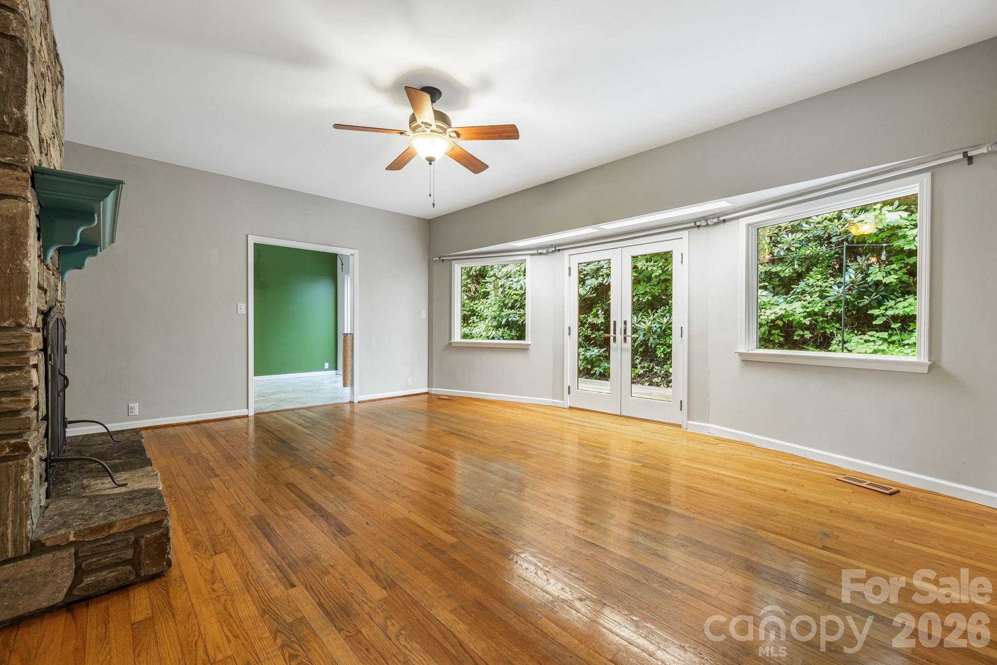 94 Paradise Cove Road — Penrose