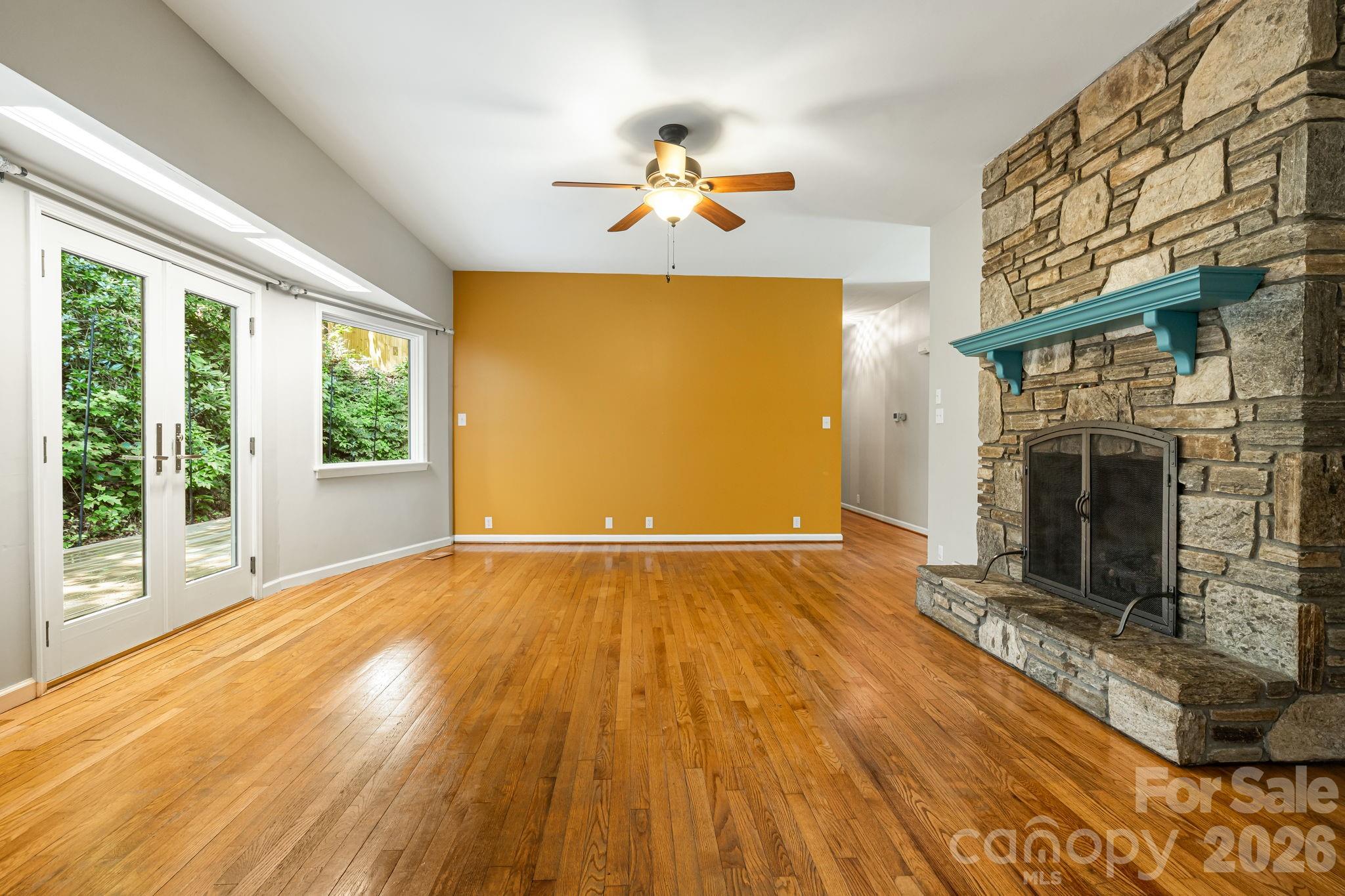 94 Paradise Cove Road — Penrose