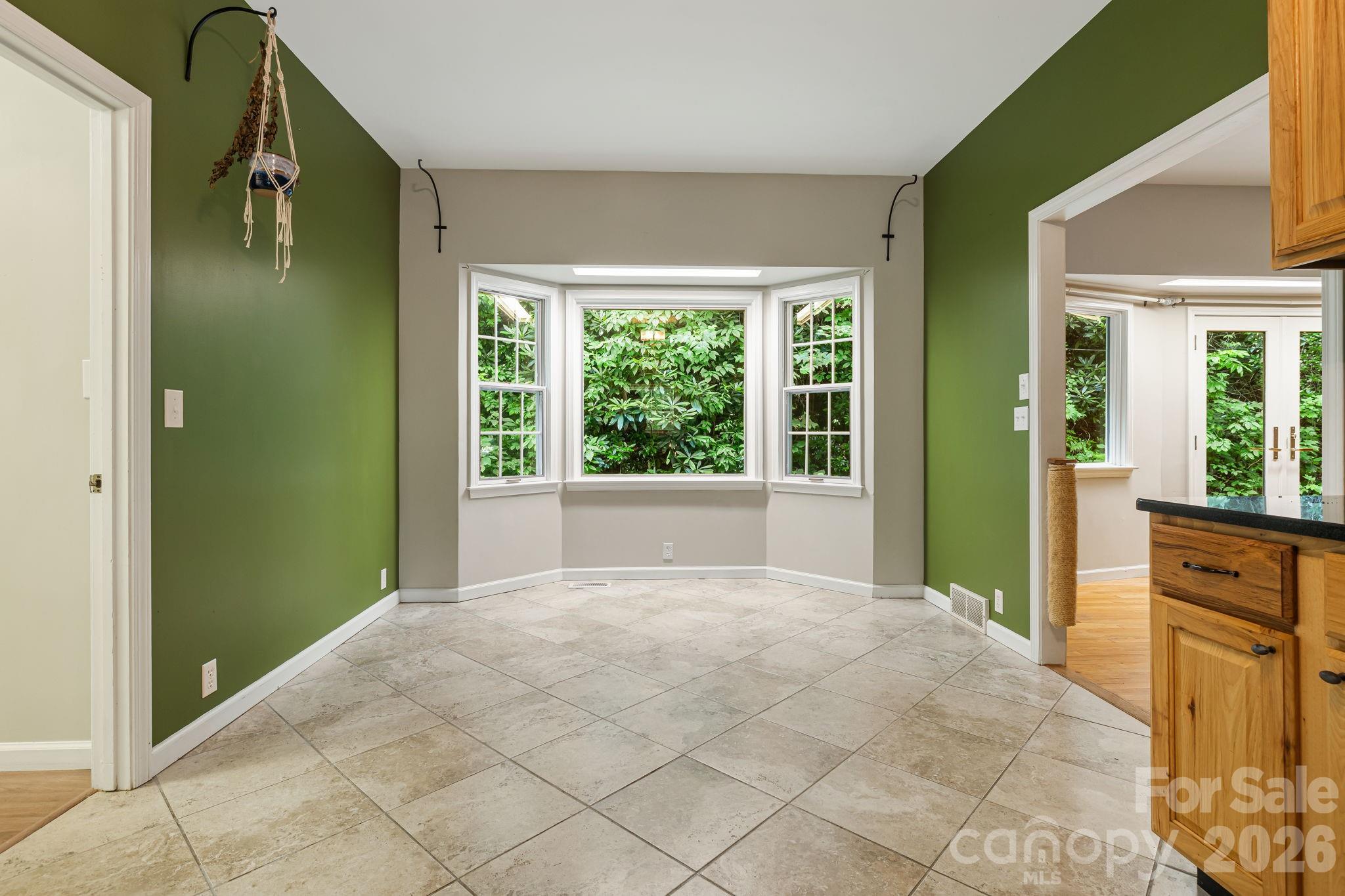 94 Paradise Cove Road — Penrose