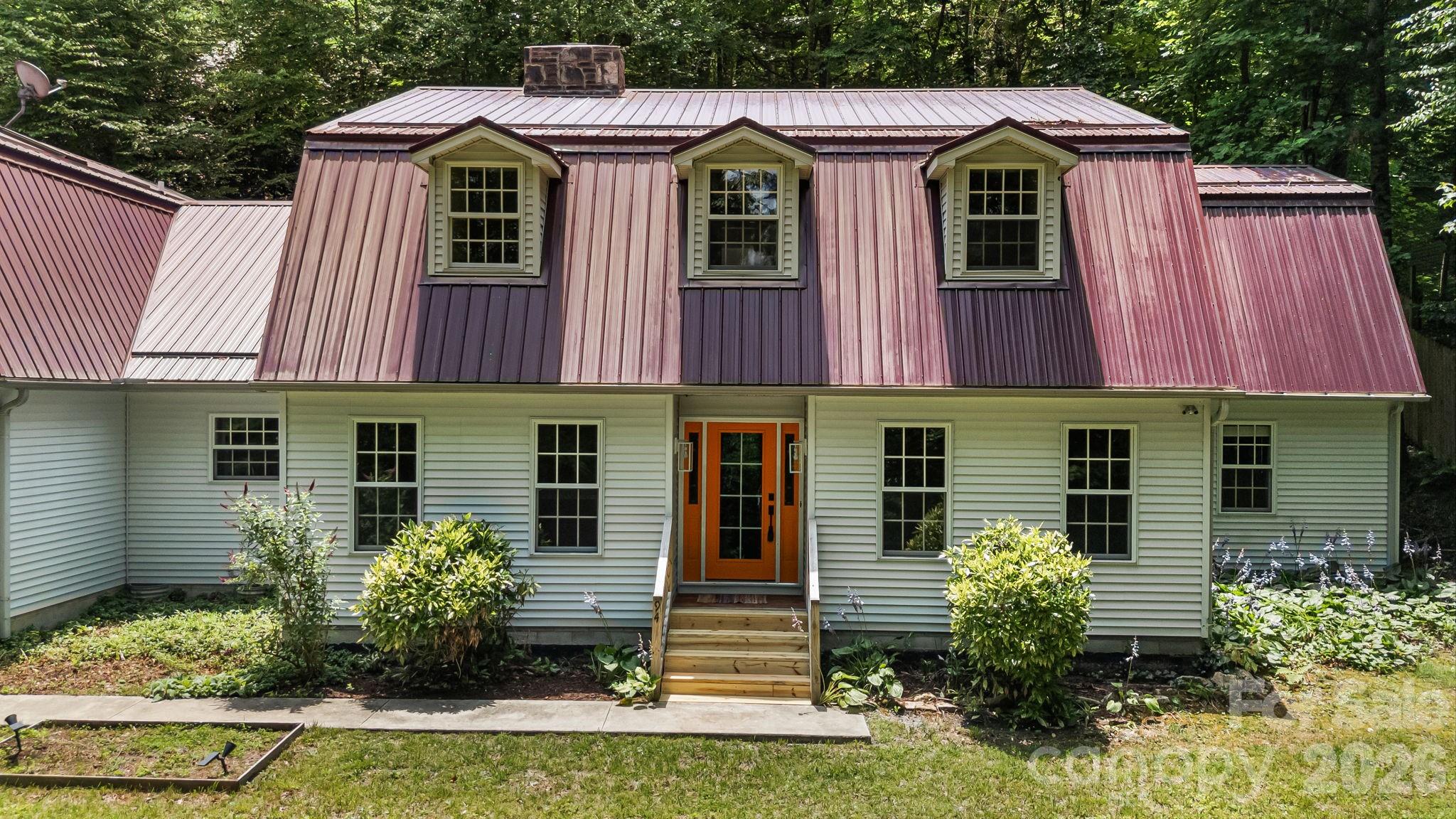 94 Paradise Cove Road — Penrose