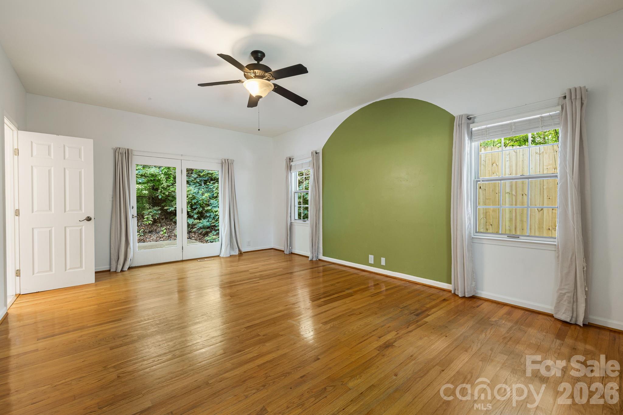 94 Paradise Cove Road — Penrose