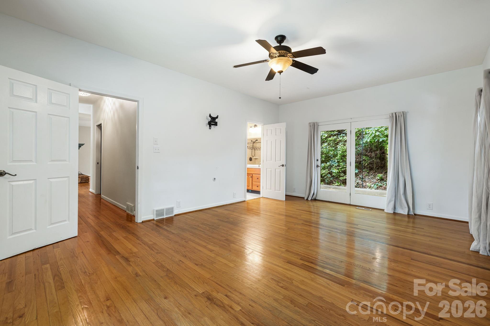 94 Paradise Cove Road — Penrose