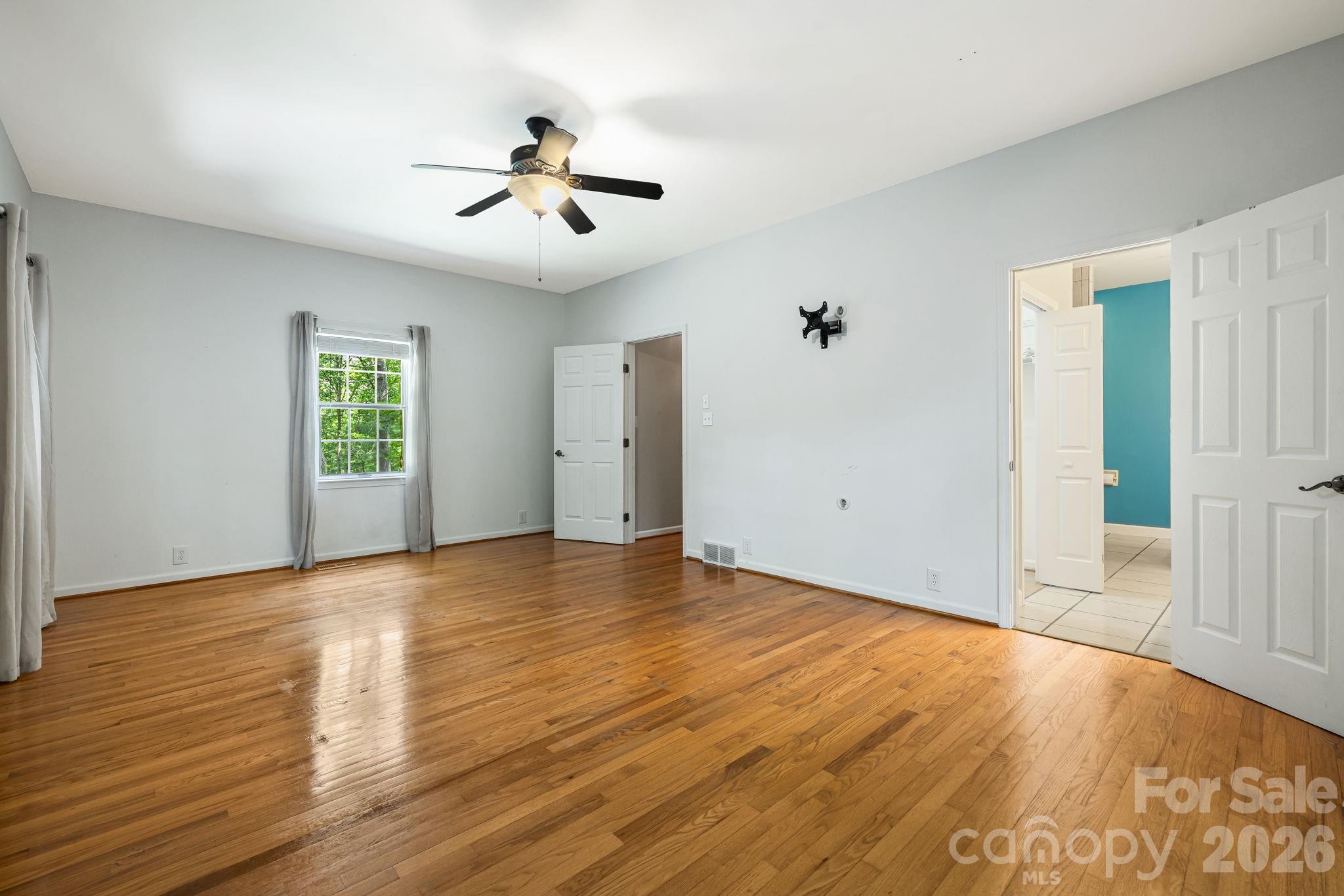 94 Paradise Cove Road — Penrose