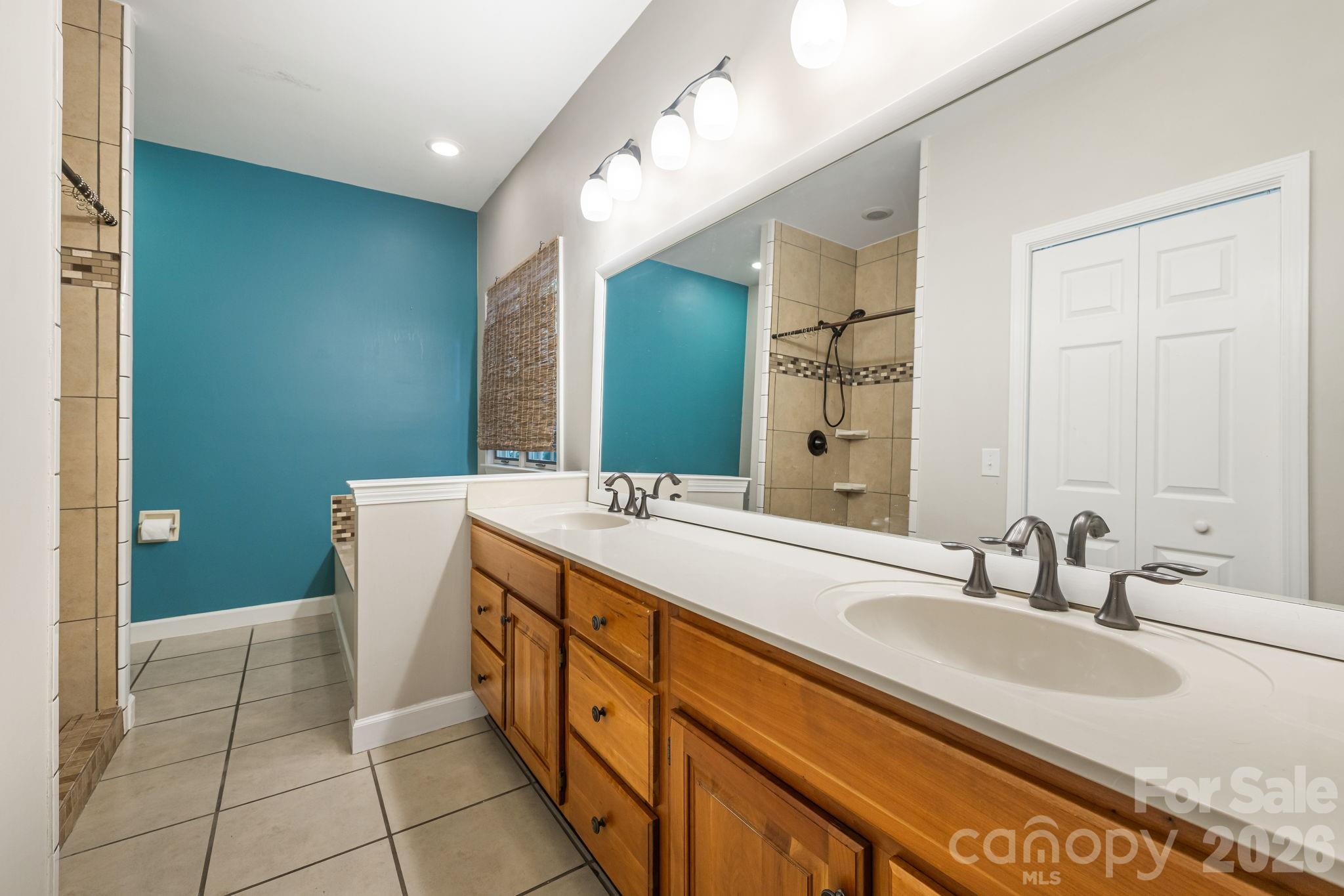 94 Paradise Cove Road — Penrose