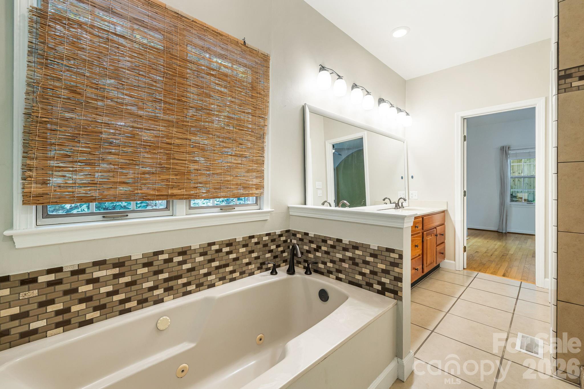 94 Paradise Cove Road — Penrose
