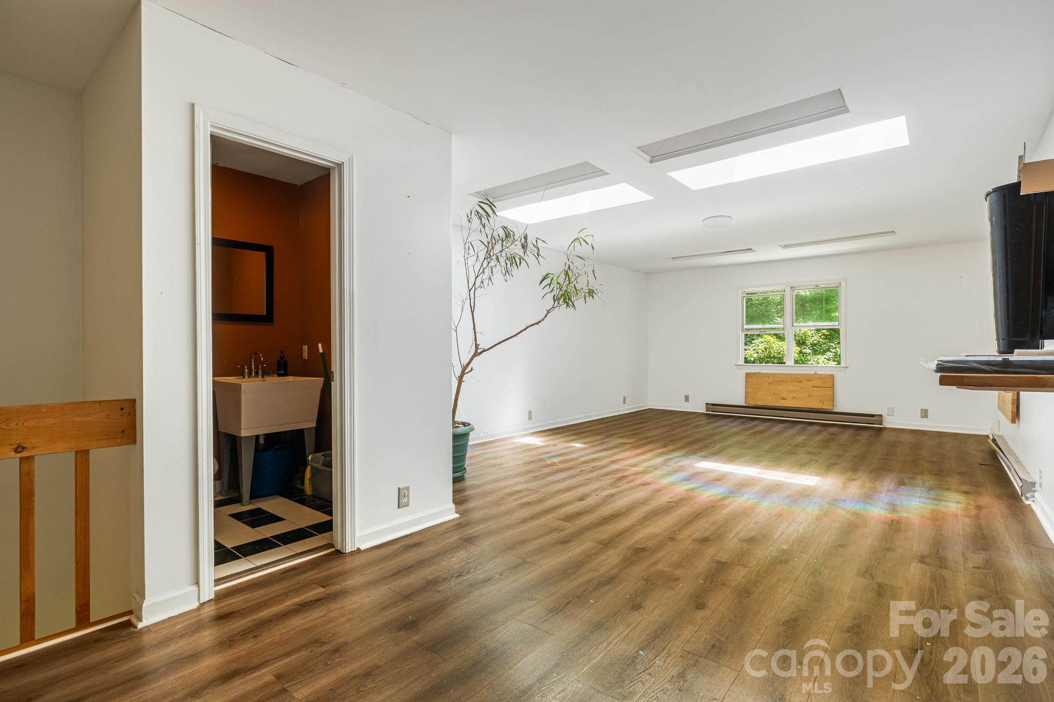 94 Paradise Cove Road — Penrose