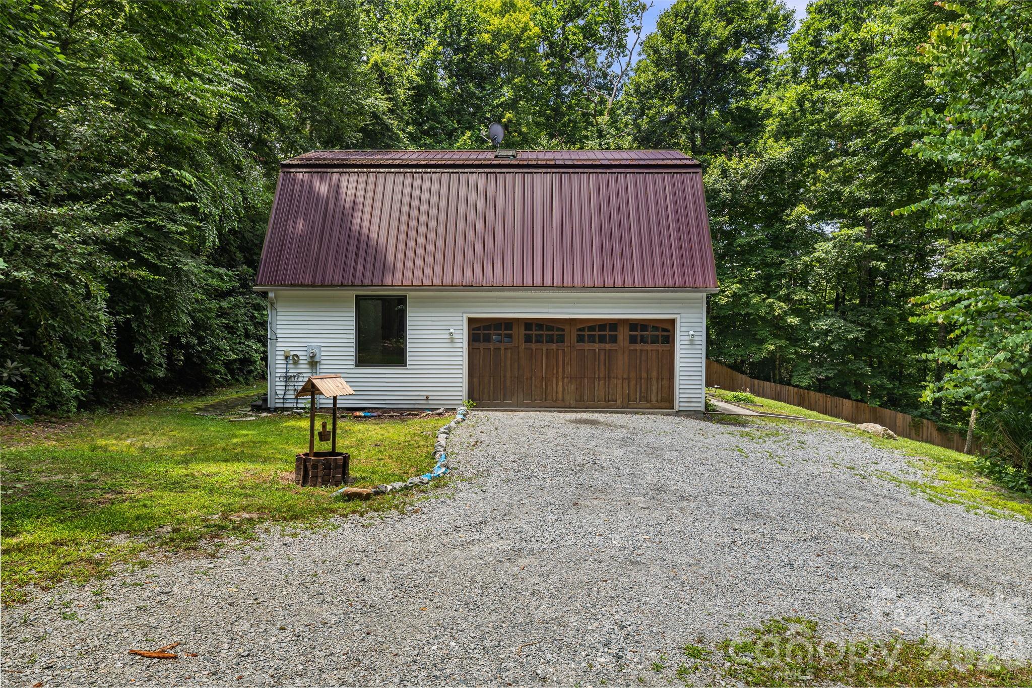 94 Paradise Cove Road — Penrose