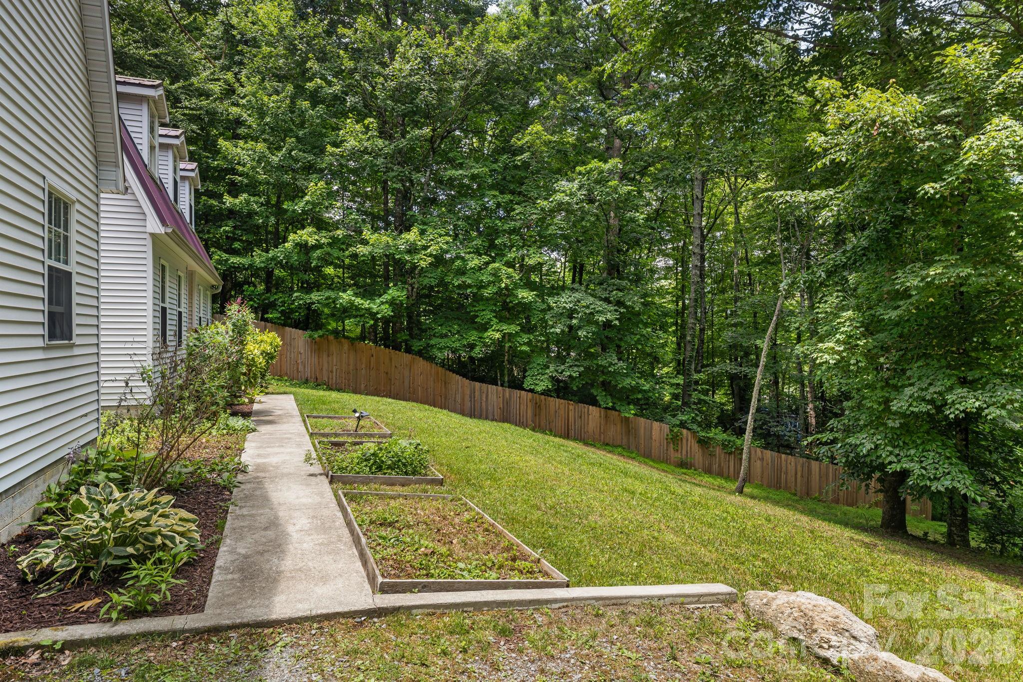 94 Paradise Cove Road — Penrose
