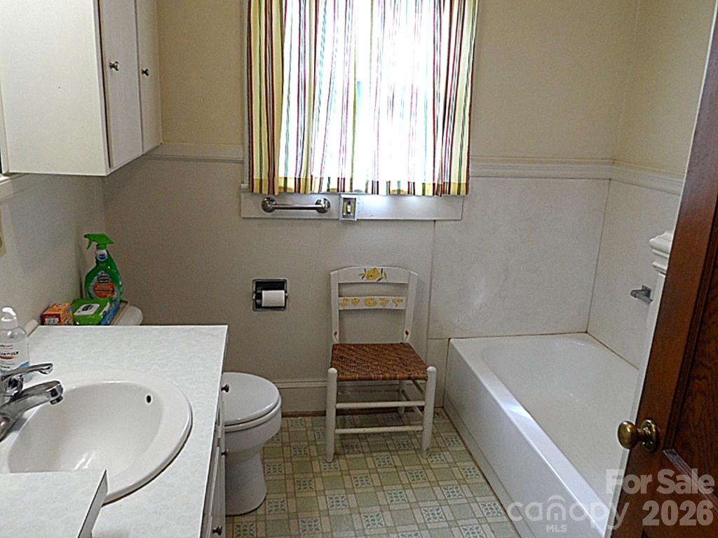 107 W Concord Street — Morganton