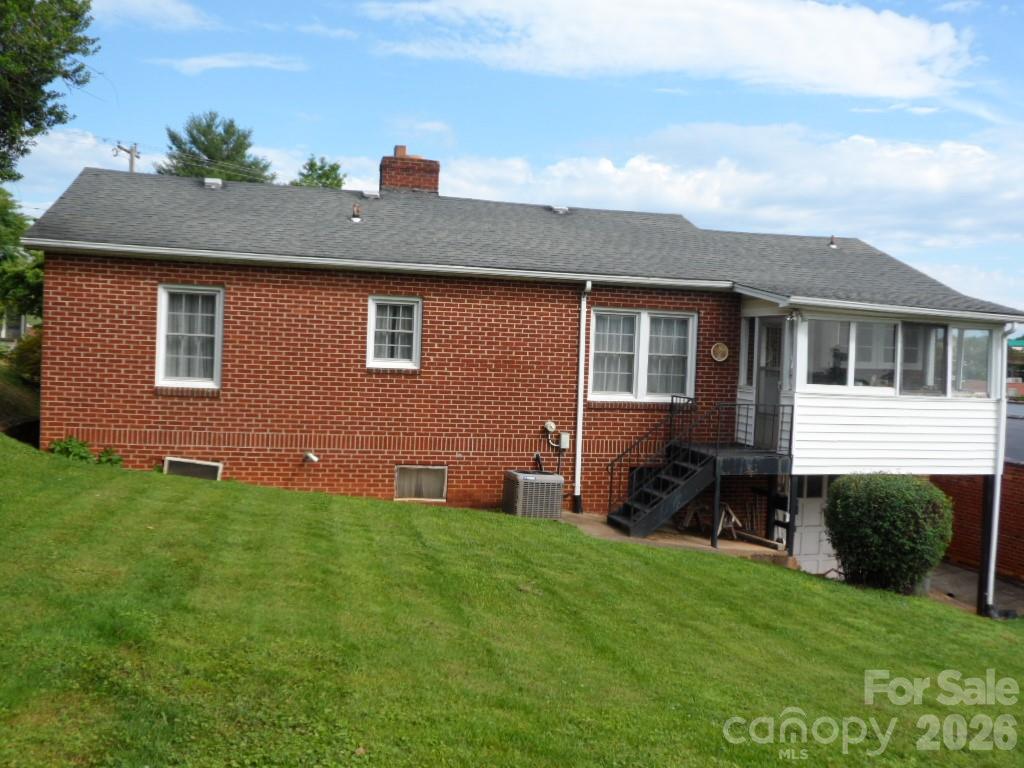 107 W Concord Street — Morganton