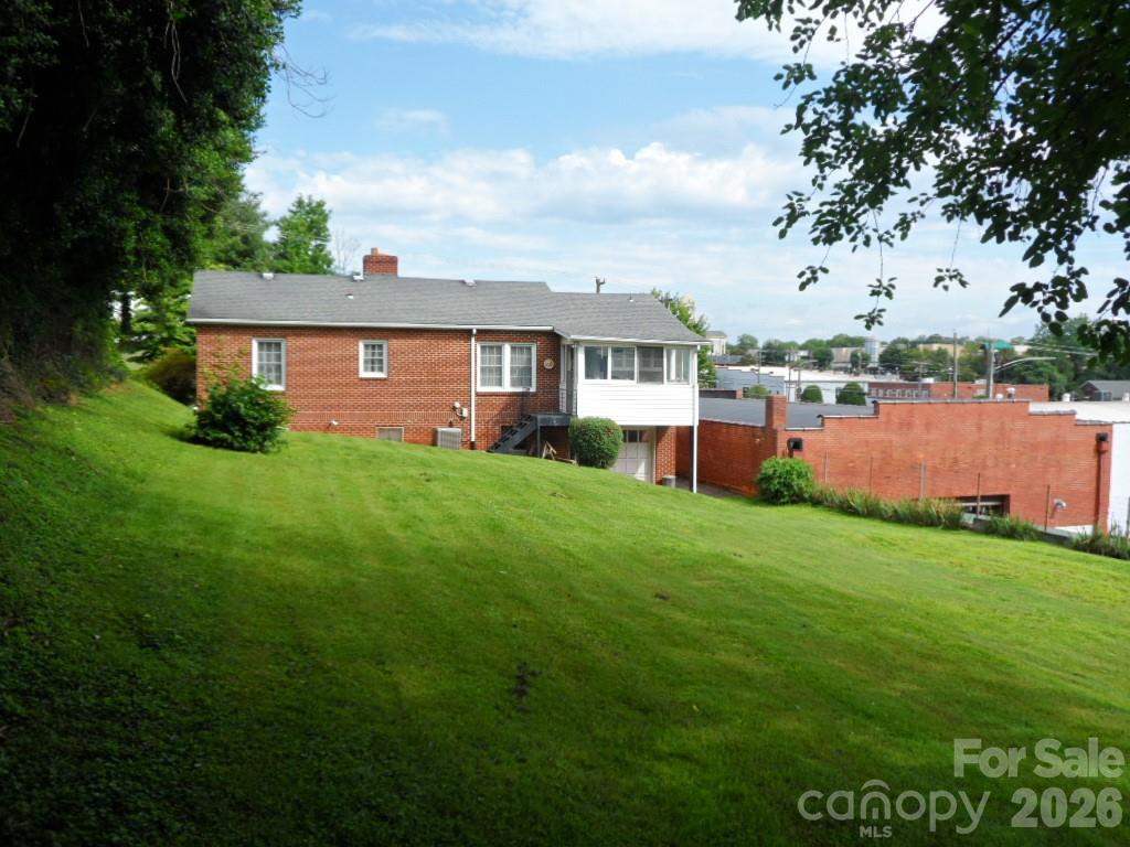 107 W Concord Street — Morganton