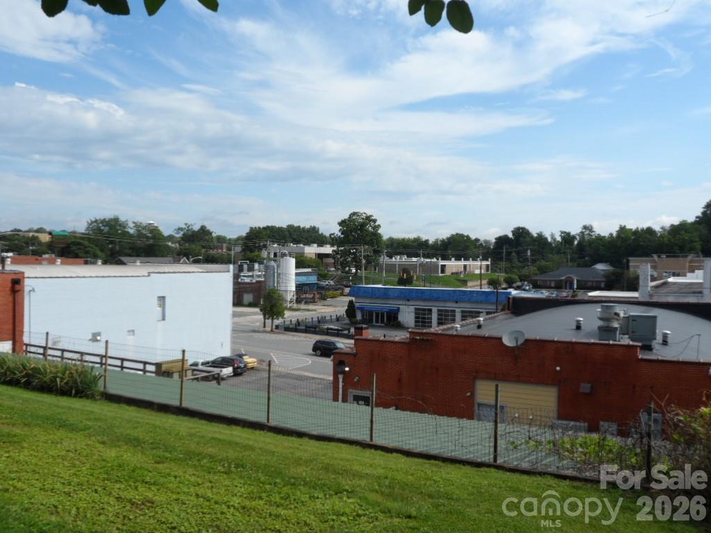 107 W Concord Street — Morganton