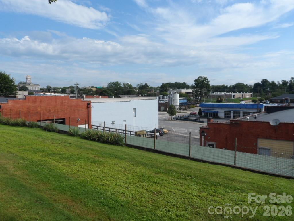 107 W Concord Street — Morganton