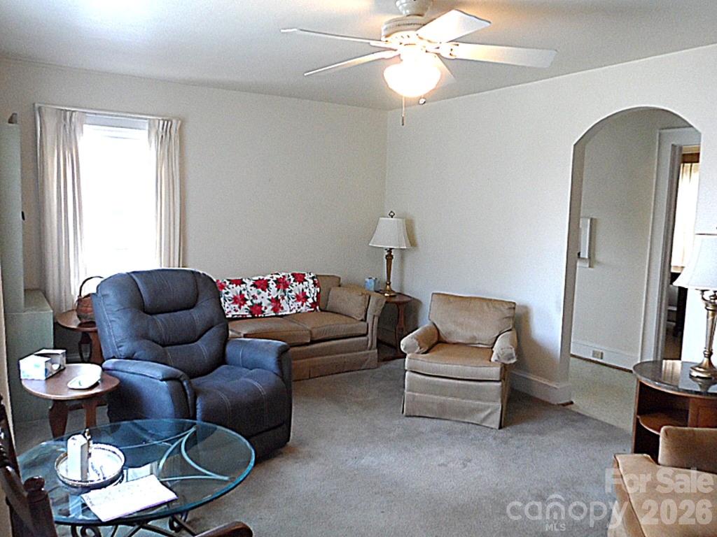 107 W Concord Street — Morganton