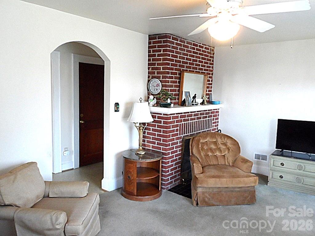 107 W Concord Street — Morganton