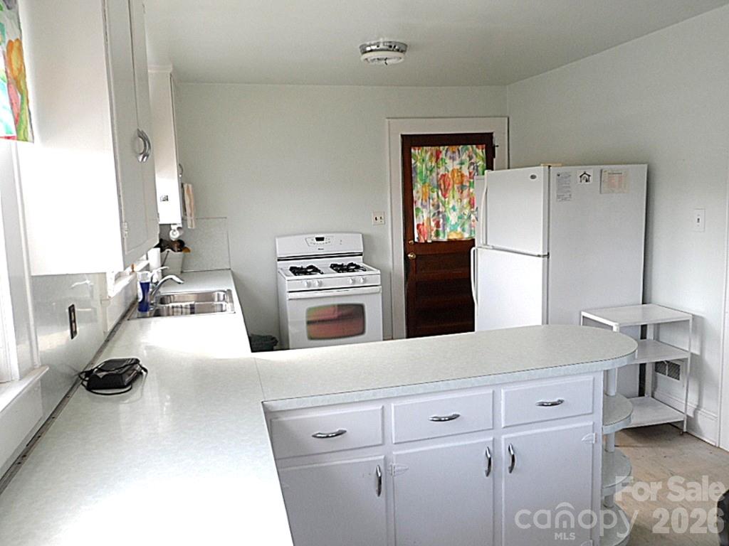 107 W Concord Street — Morganton