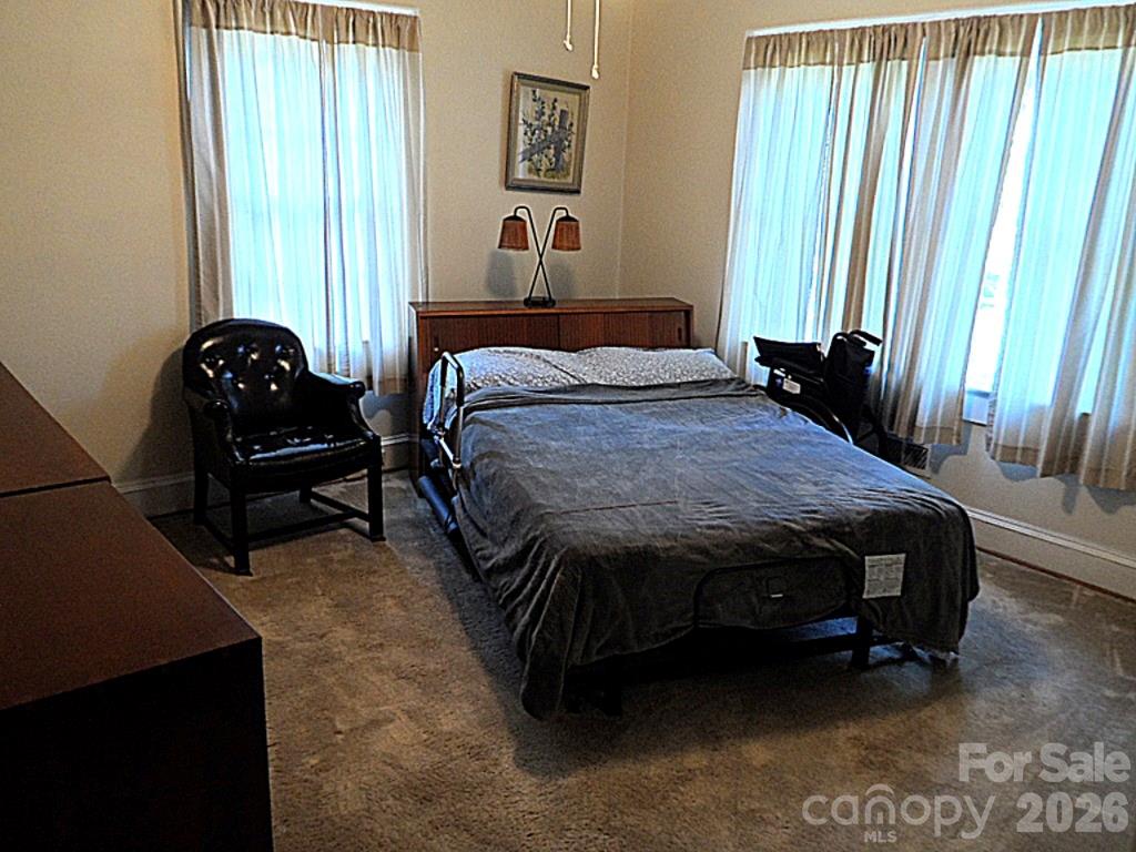 107 W Concord Street — Morganton