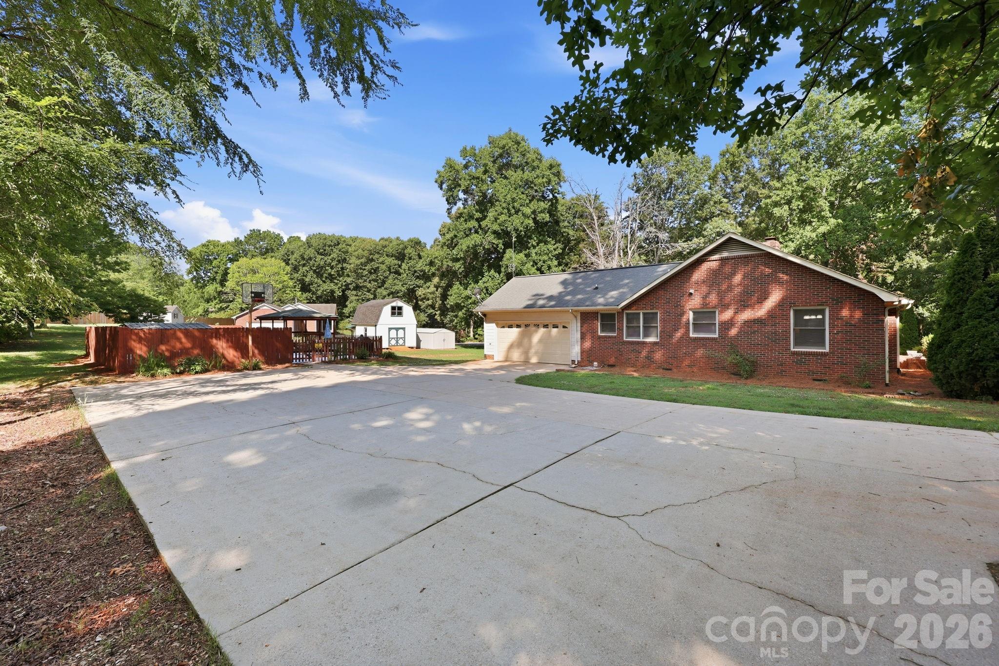 41 Old Farm Road — Salisbury