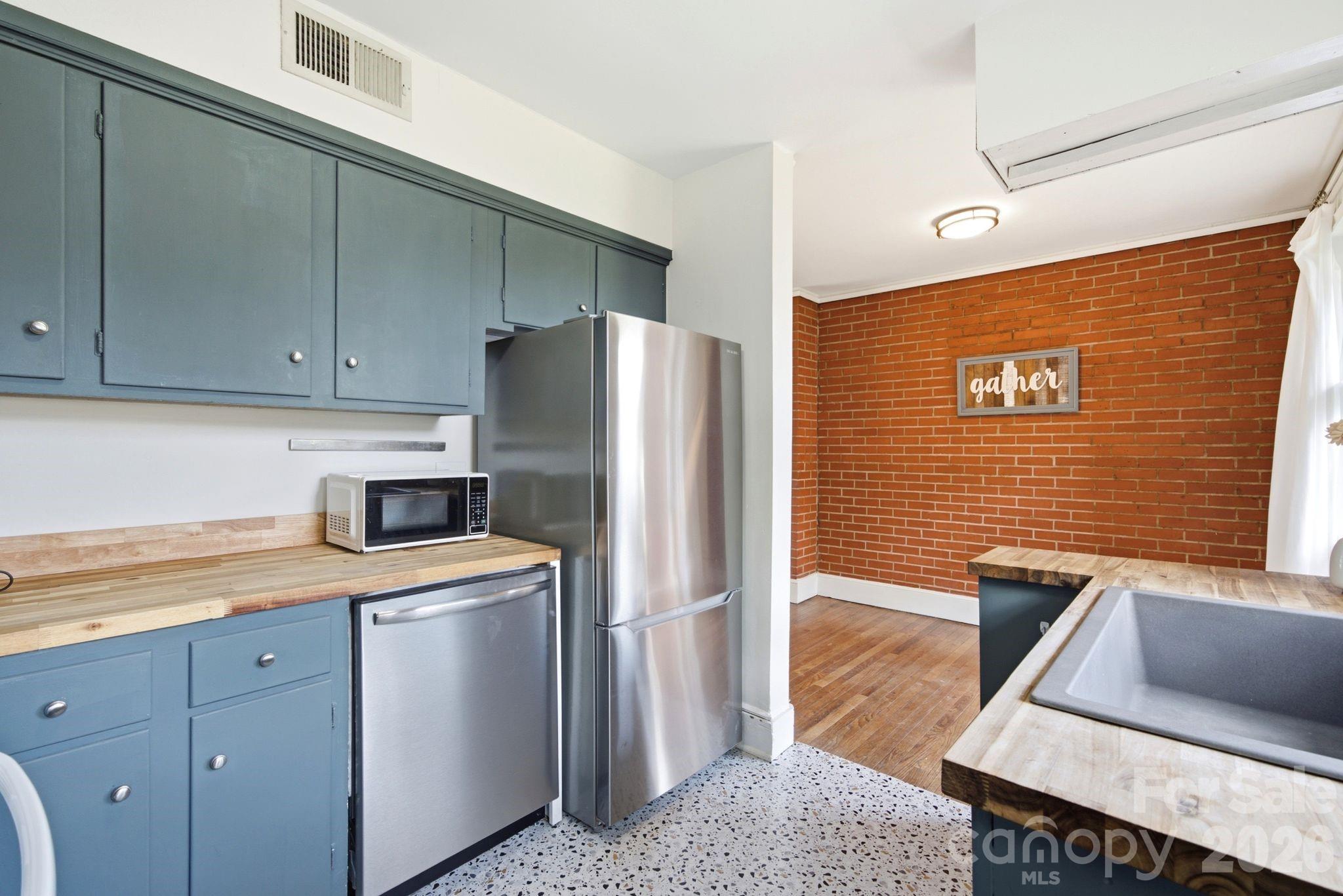 4227 Cheltenham Road — Charlotte