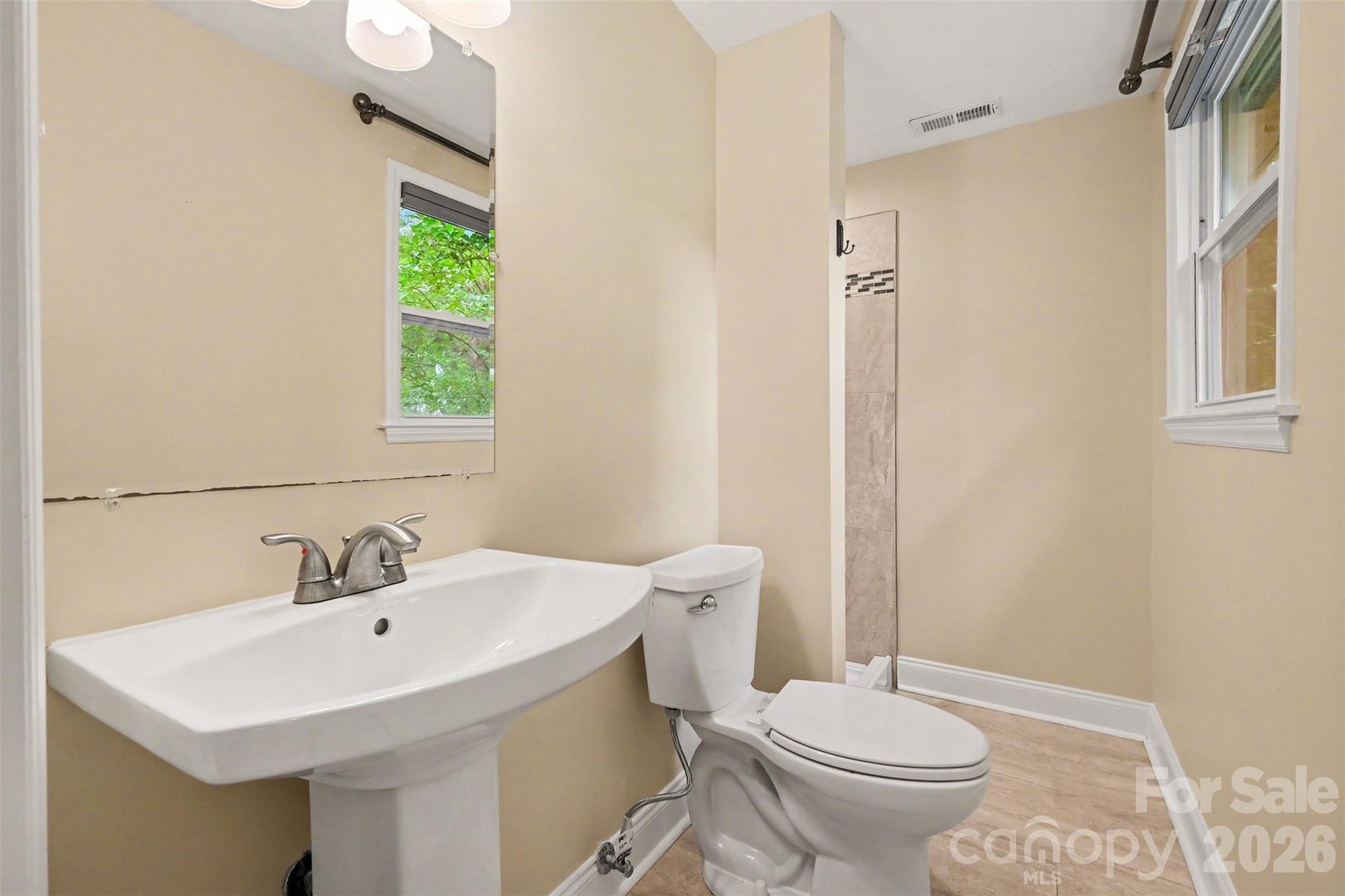 7111 Cedar Lake Court — Charlotte