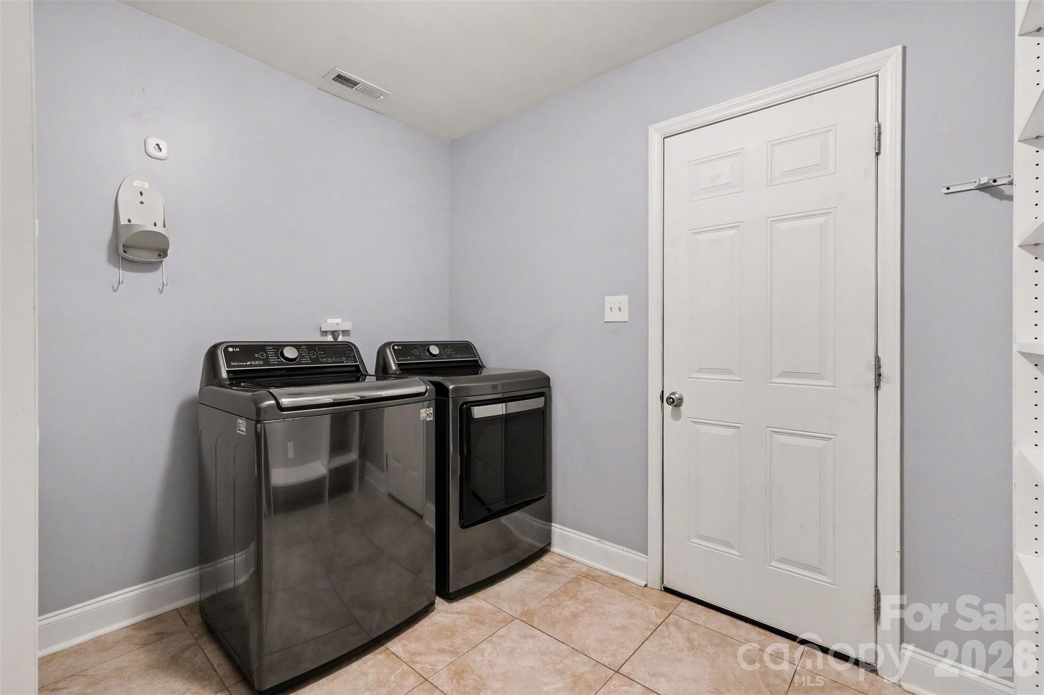 7111 Cedar Lake Court — Charlotte