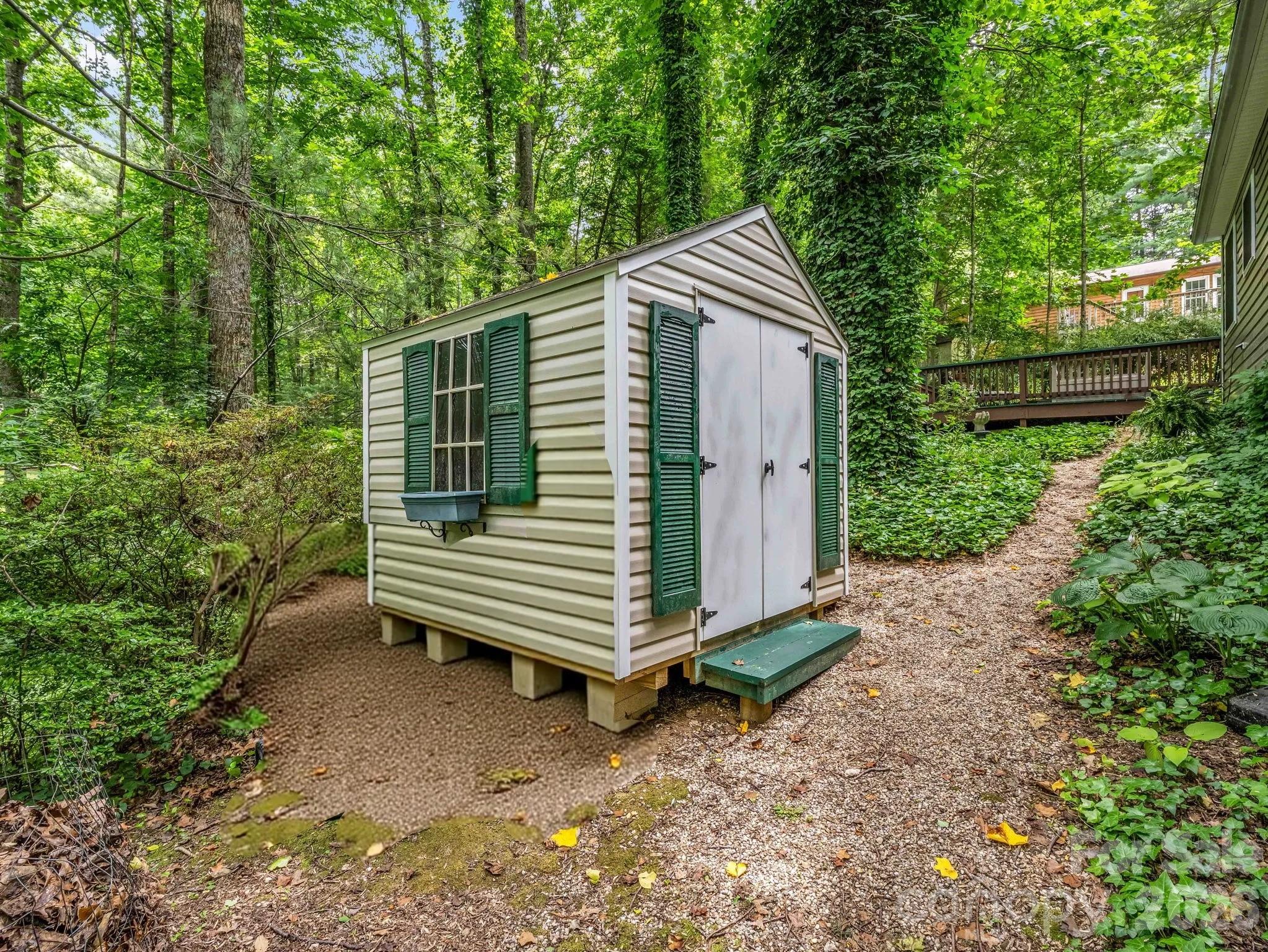 115 Cinnamon Way — Flat Rock