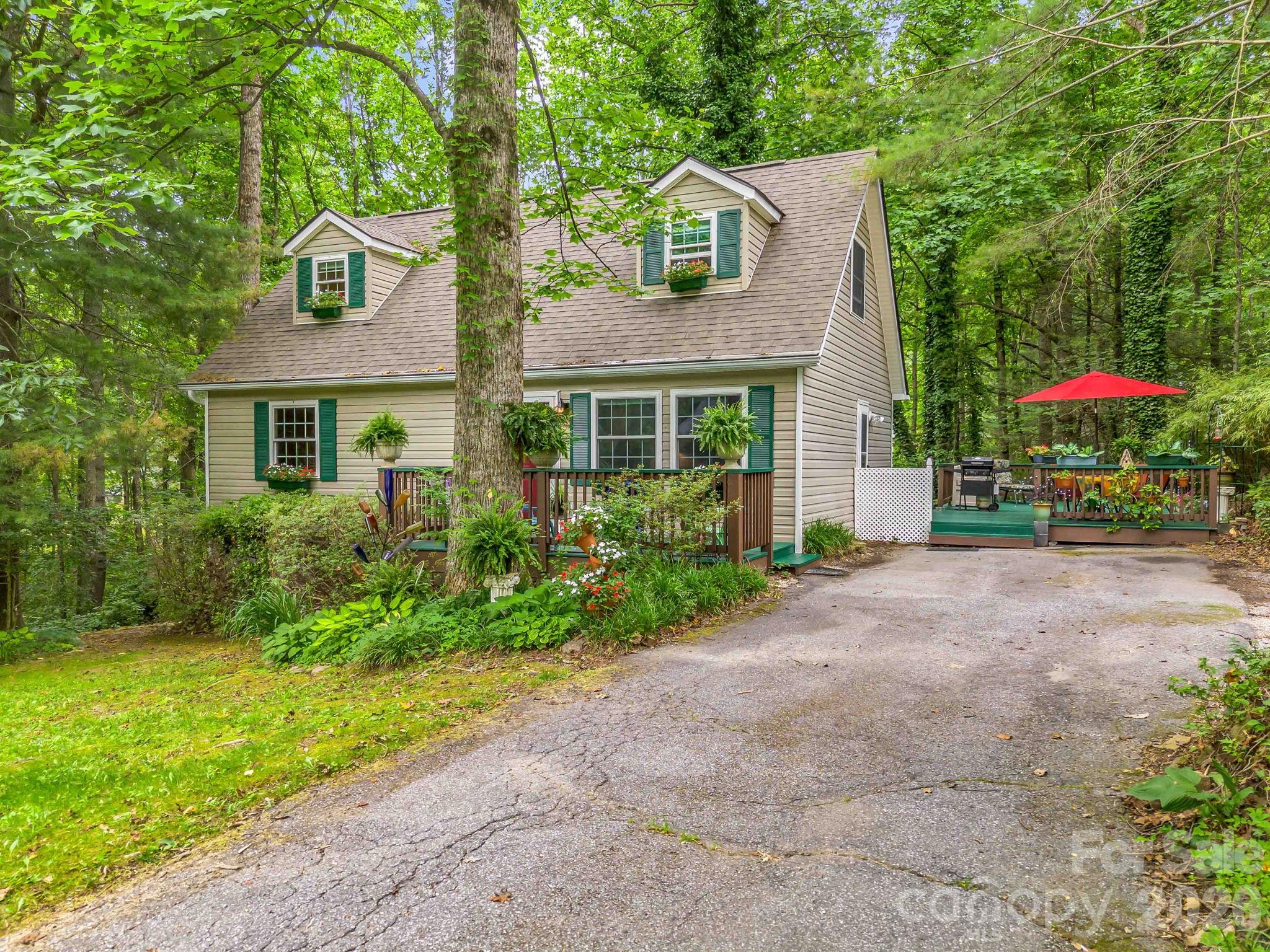 115 Cinnamon Way — Flat Rock