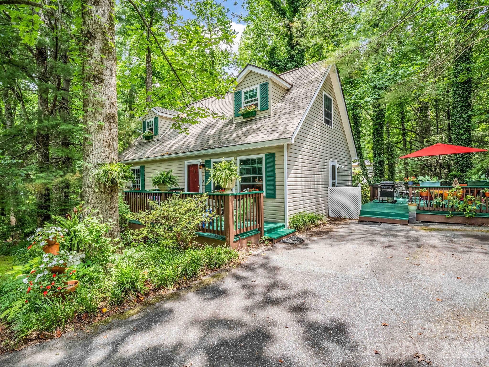 115 Cinnamon Way — Flat Rock