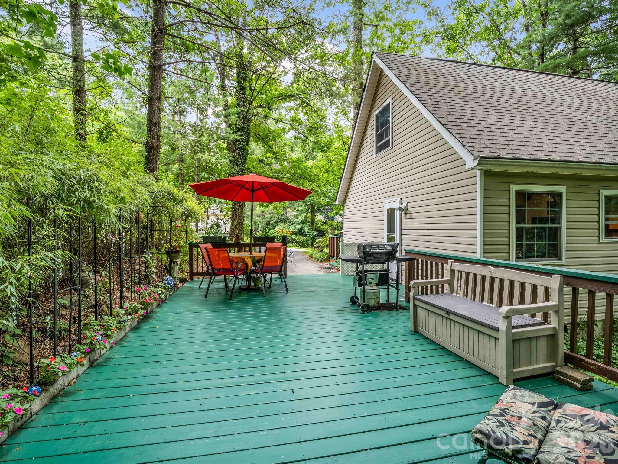 115 Cinnamon Way — Flat Rock