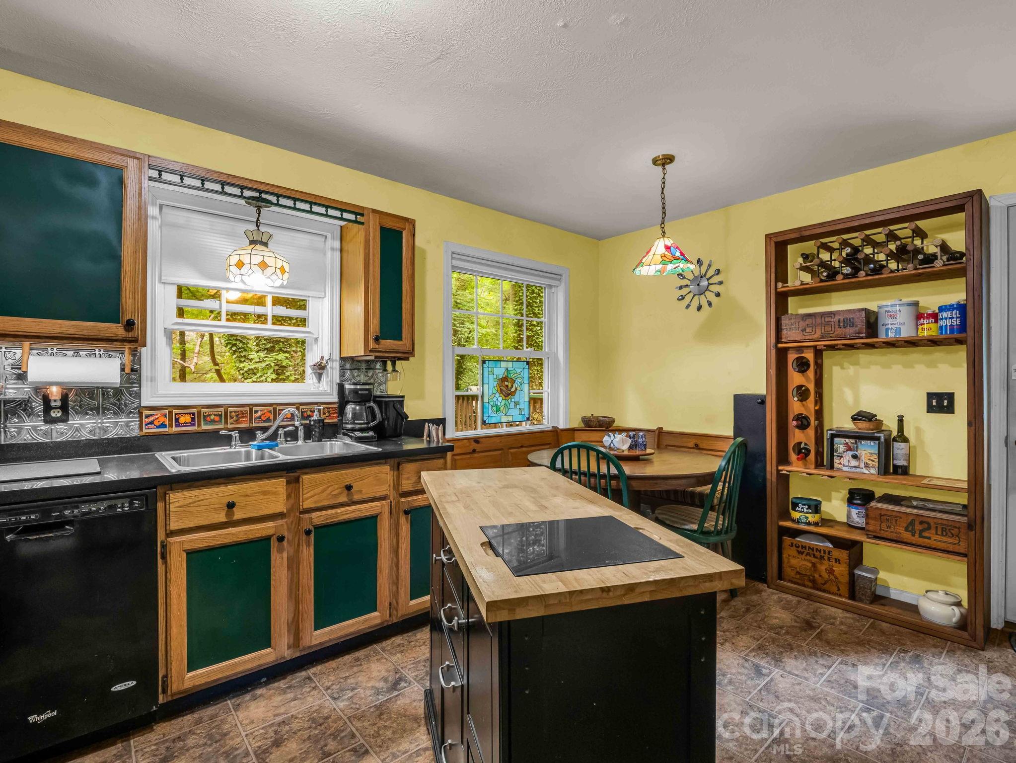 115 Cinnamon Way — Flat Rock