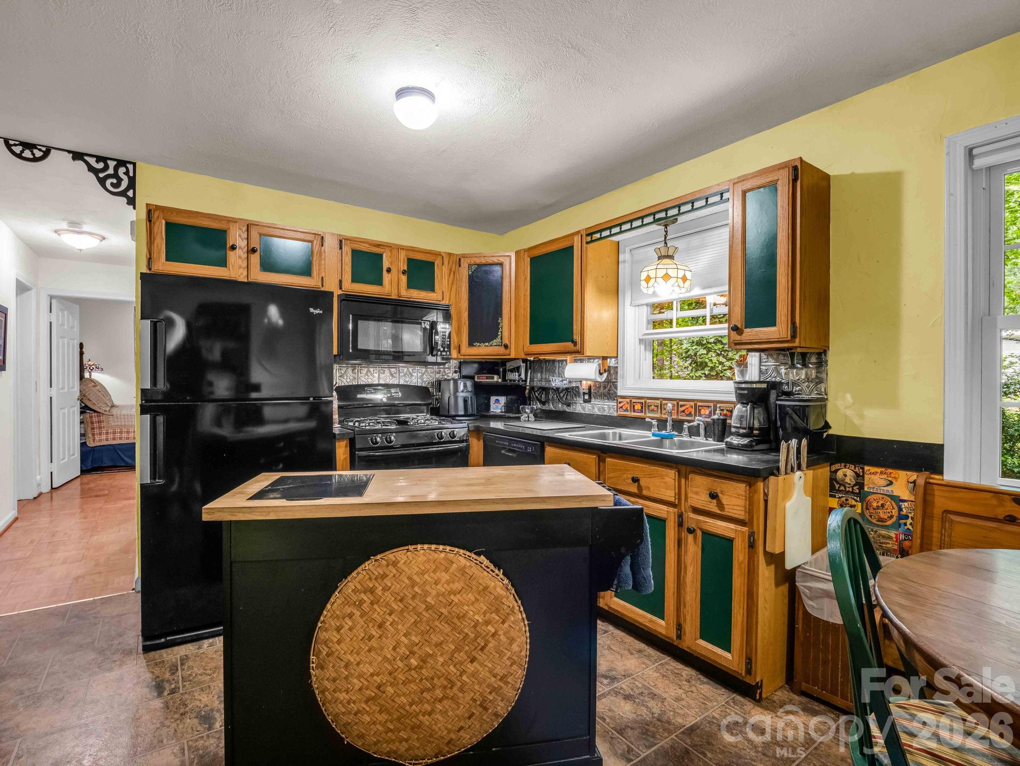 115 Cinnamon Way — Flat Rock