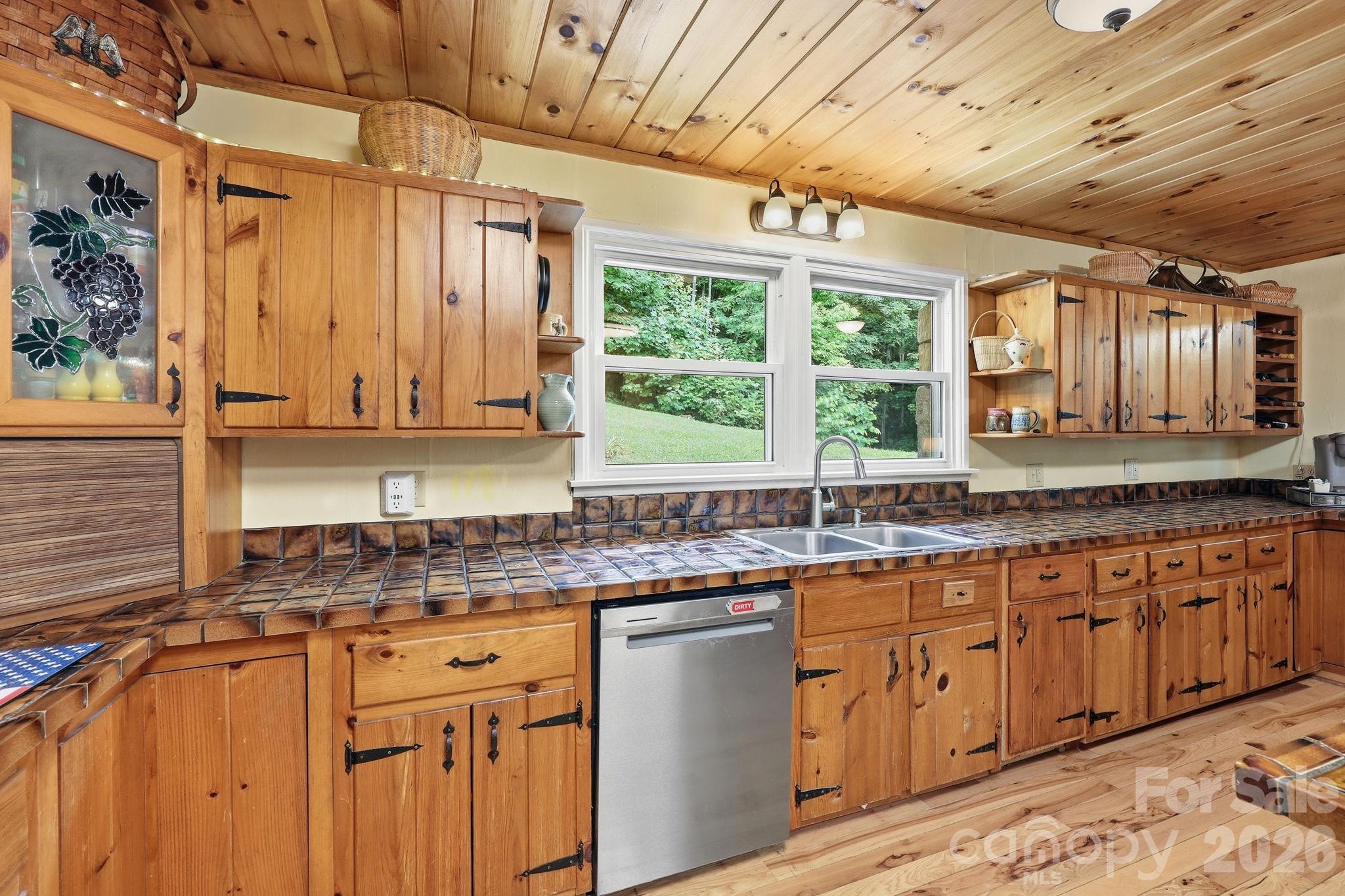 570 Rugged Top Road — Waynesville