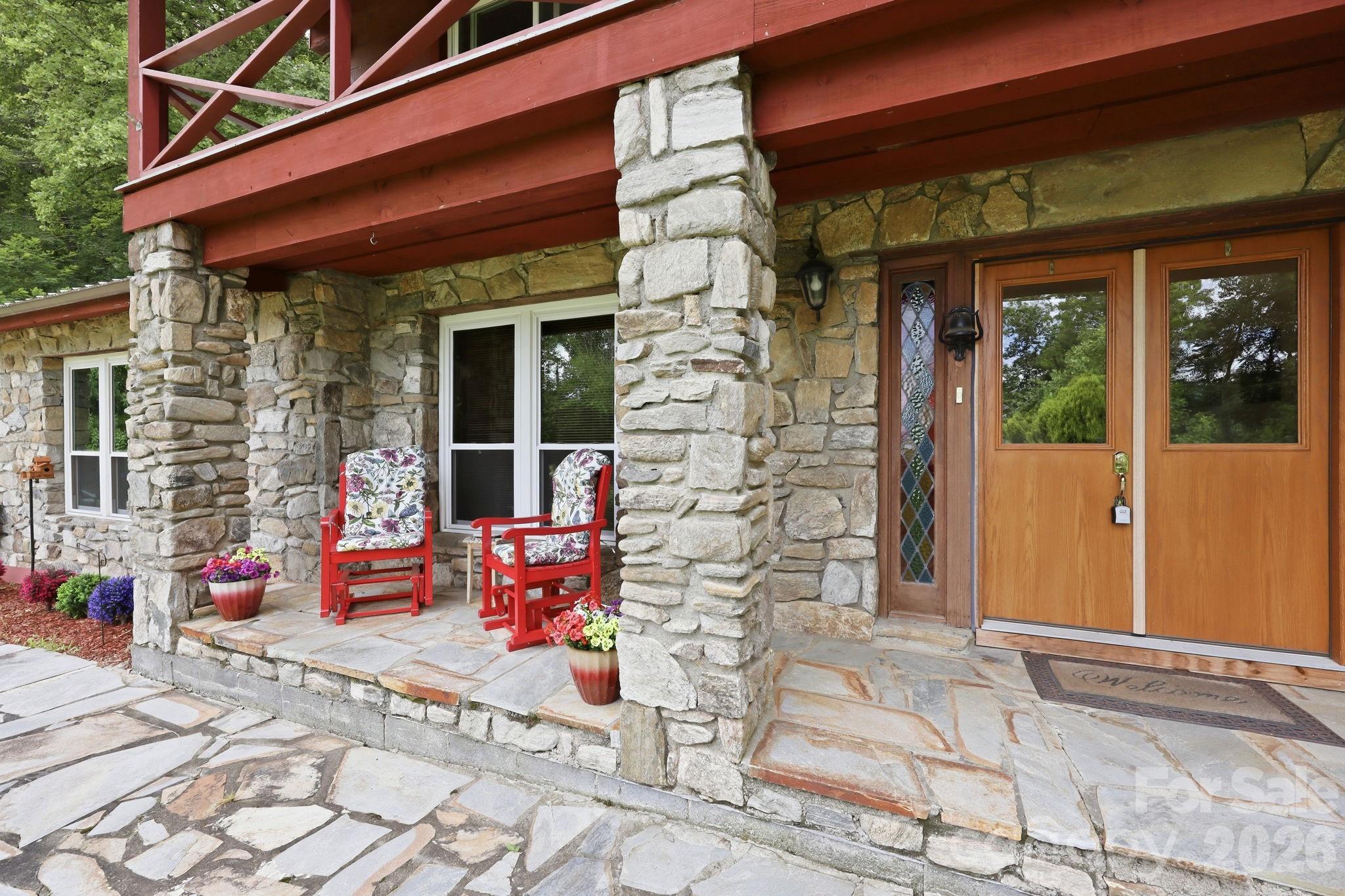 570 Rugged Top Road — Waynesville