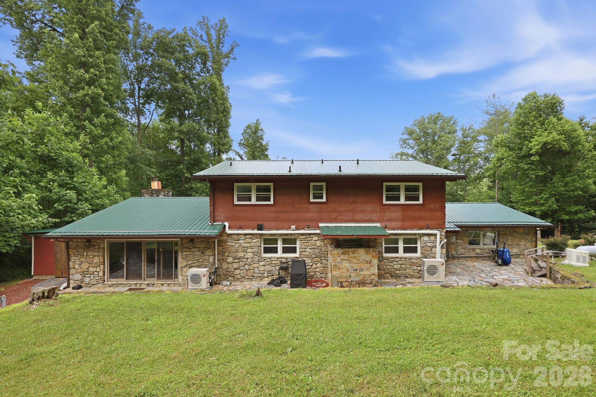 570 Rugged Top Road — Waynesville