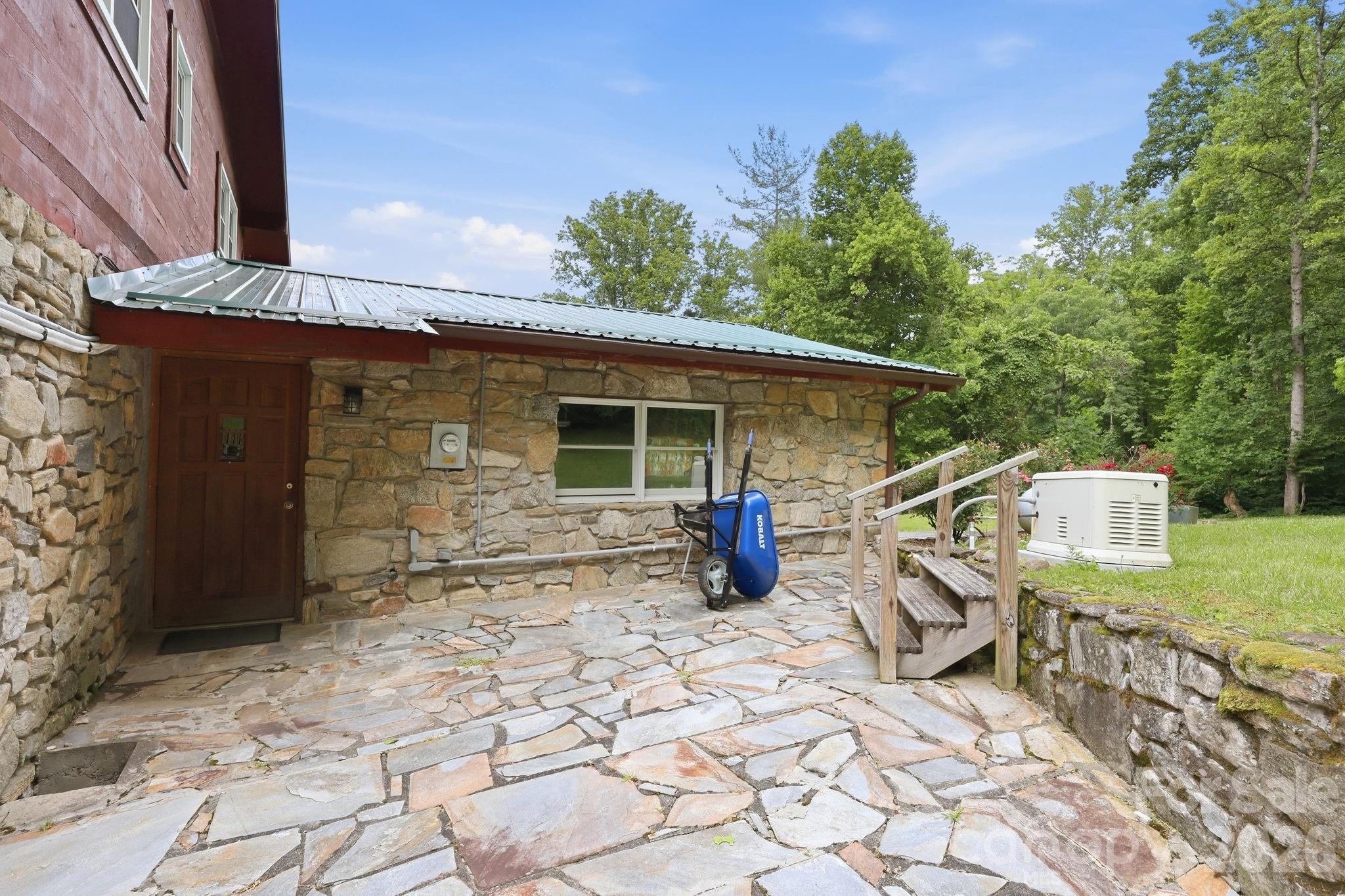 570 Rugged Top Road — Waynesville