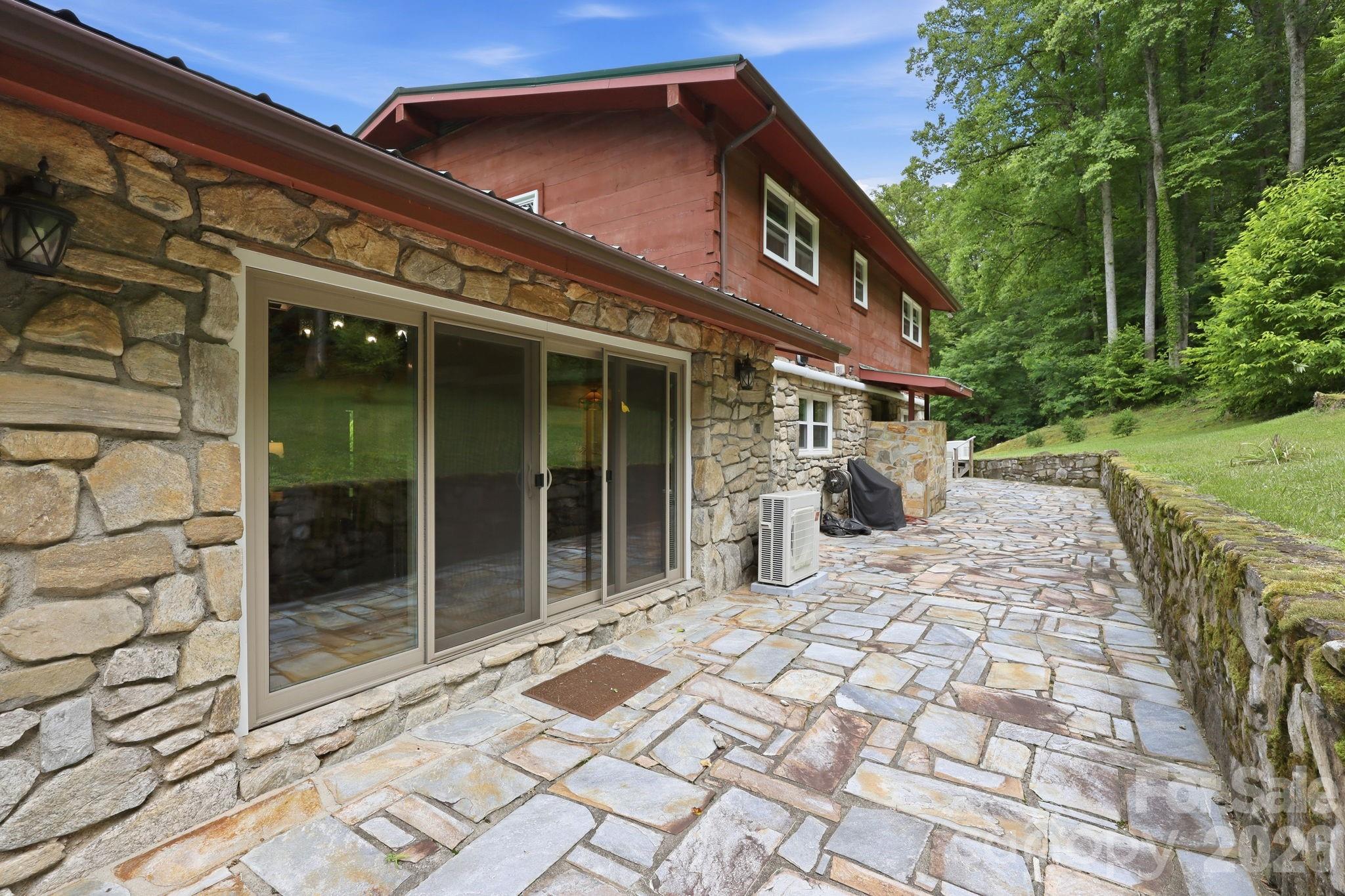 570 Rugged Top Road — Waynesville