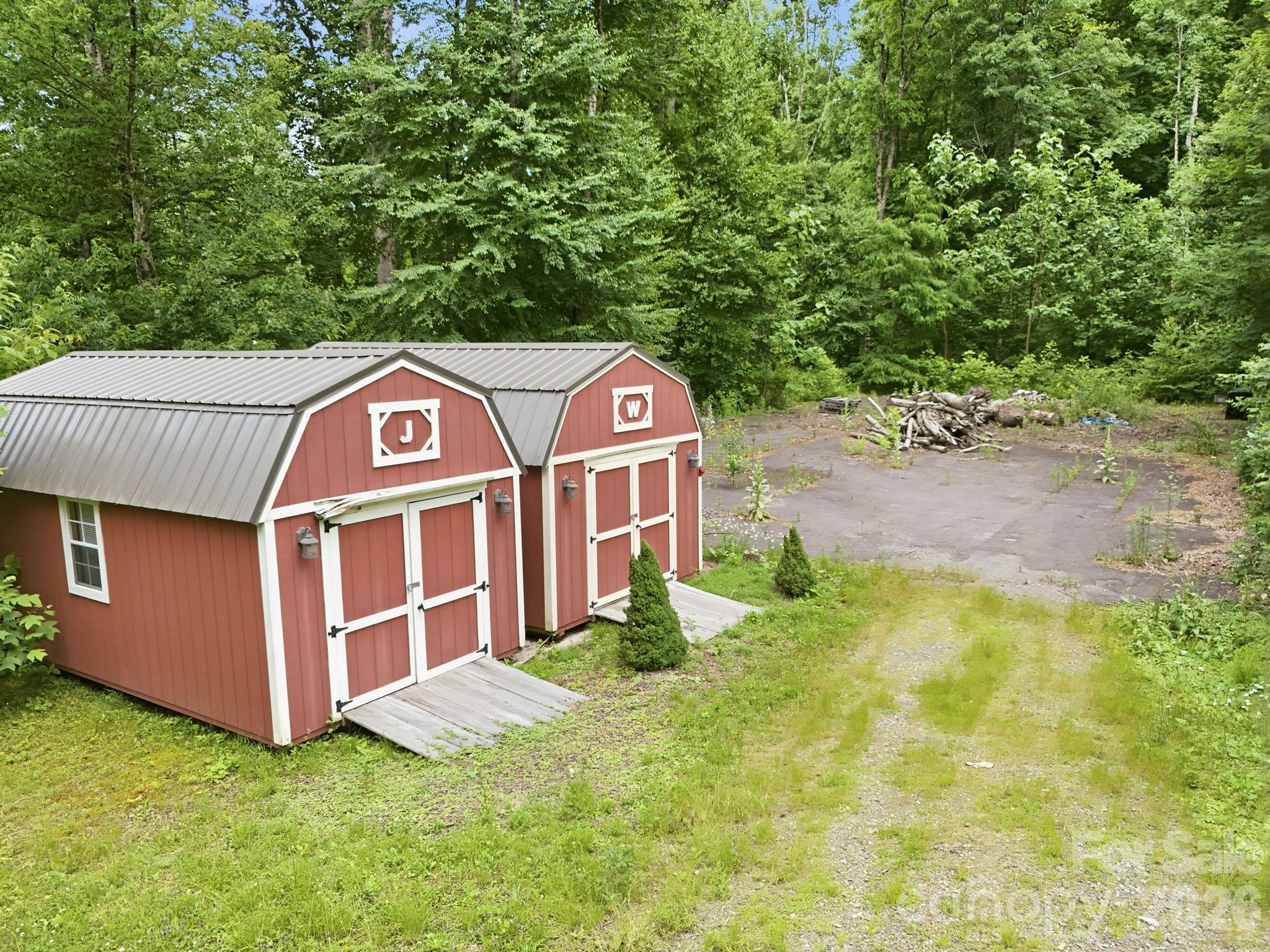 570 Rugged Top Road — Waynesville