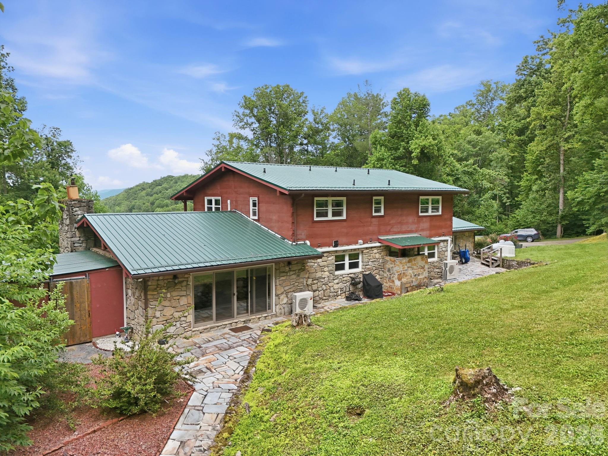 570 Rugged Top Road — Waynesville