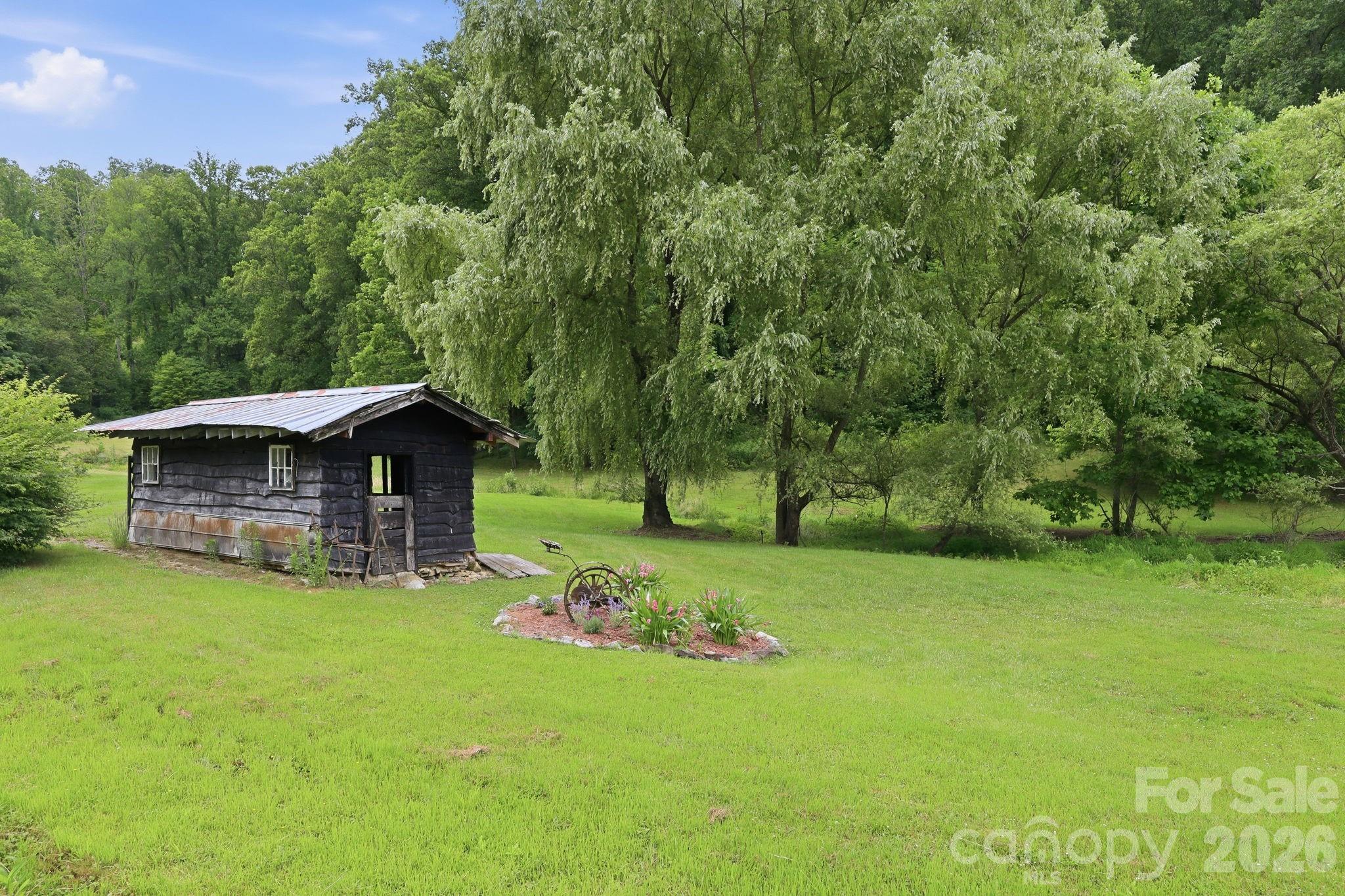 570 Rugged Top Road — Waynesville