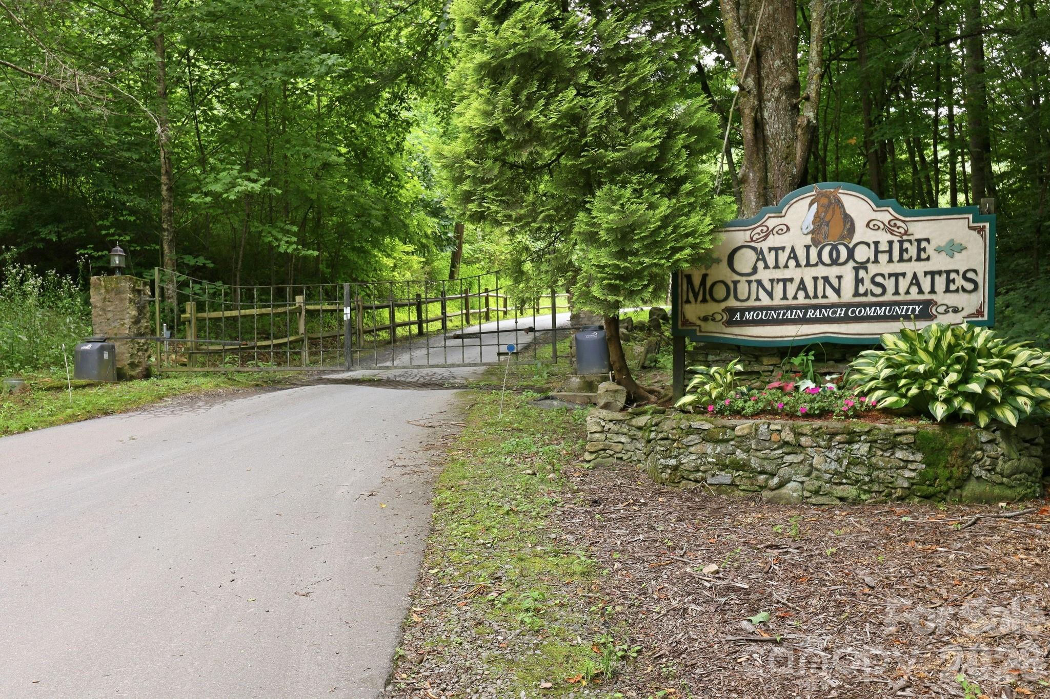 570 Rugged Top Road — Waynesville