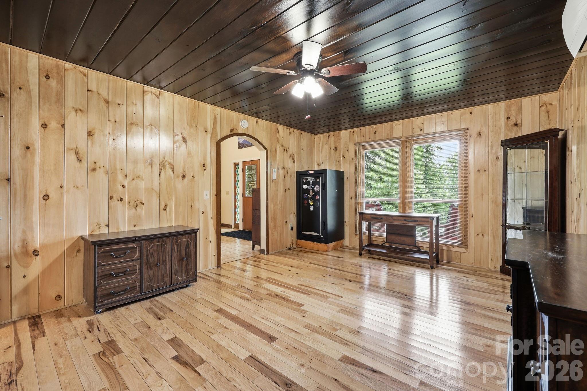 570 Rugged Top Road — Waynesville