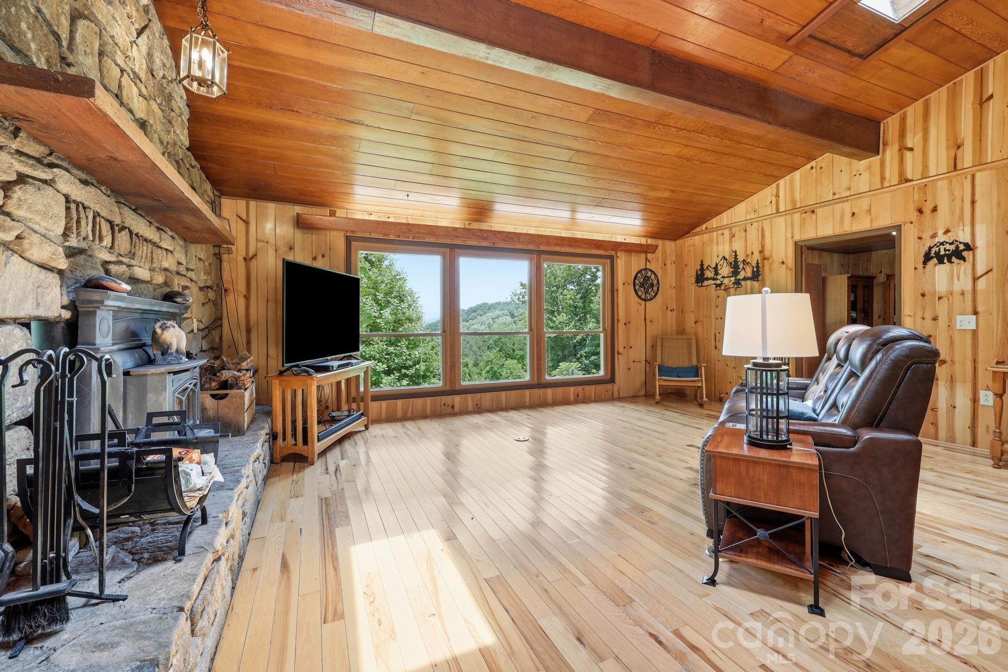 570 Rugged Top Road — Waynesville