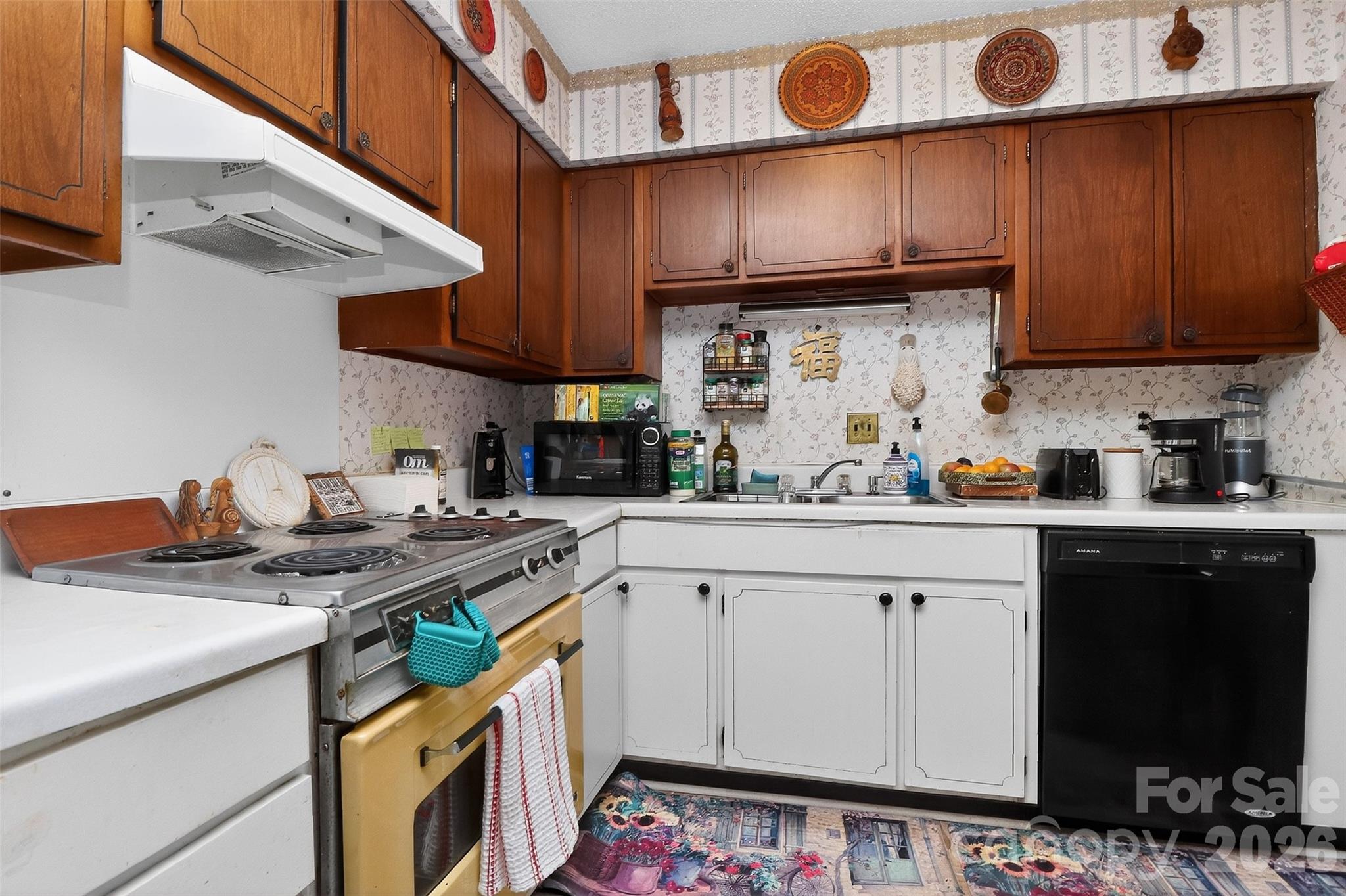 1906 Meadowlark Lane #15 — Charlotte