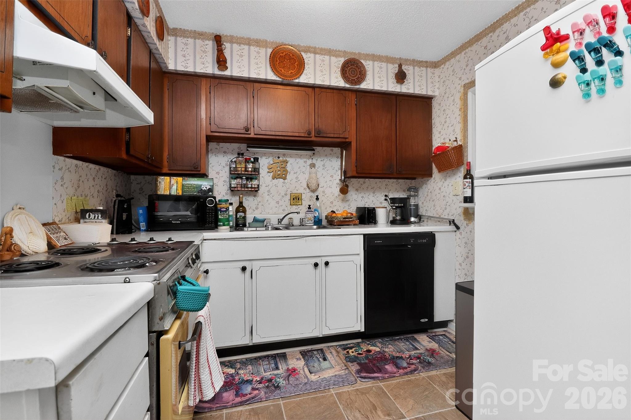 1906 Meadowlark Lane #15 — Charlotte