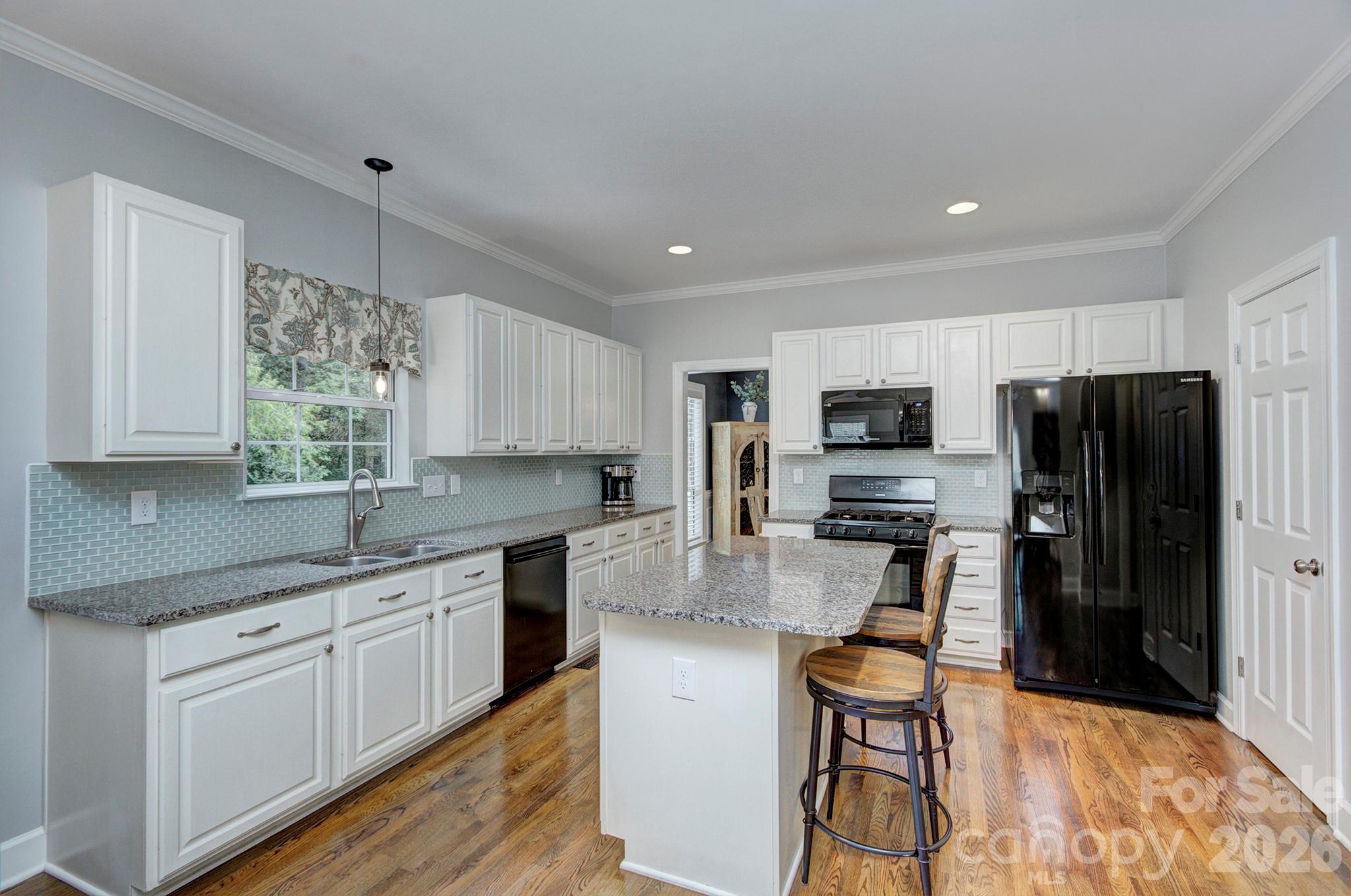 6113 Oxwynn Lane — Charlotte