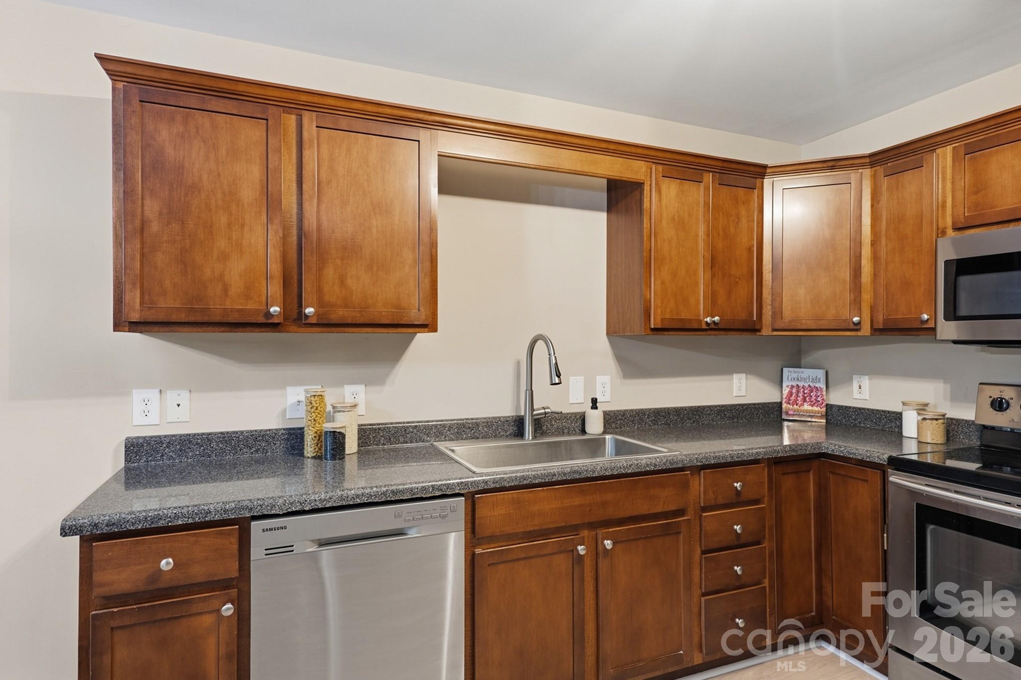 398 Knoll Court SE — Concord