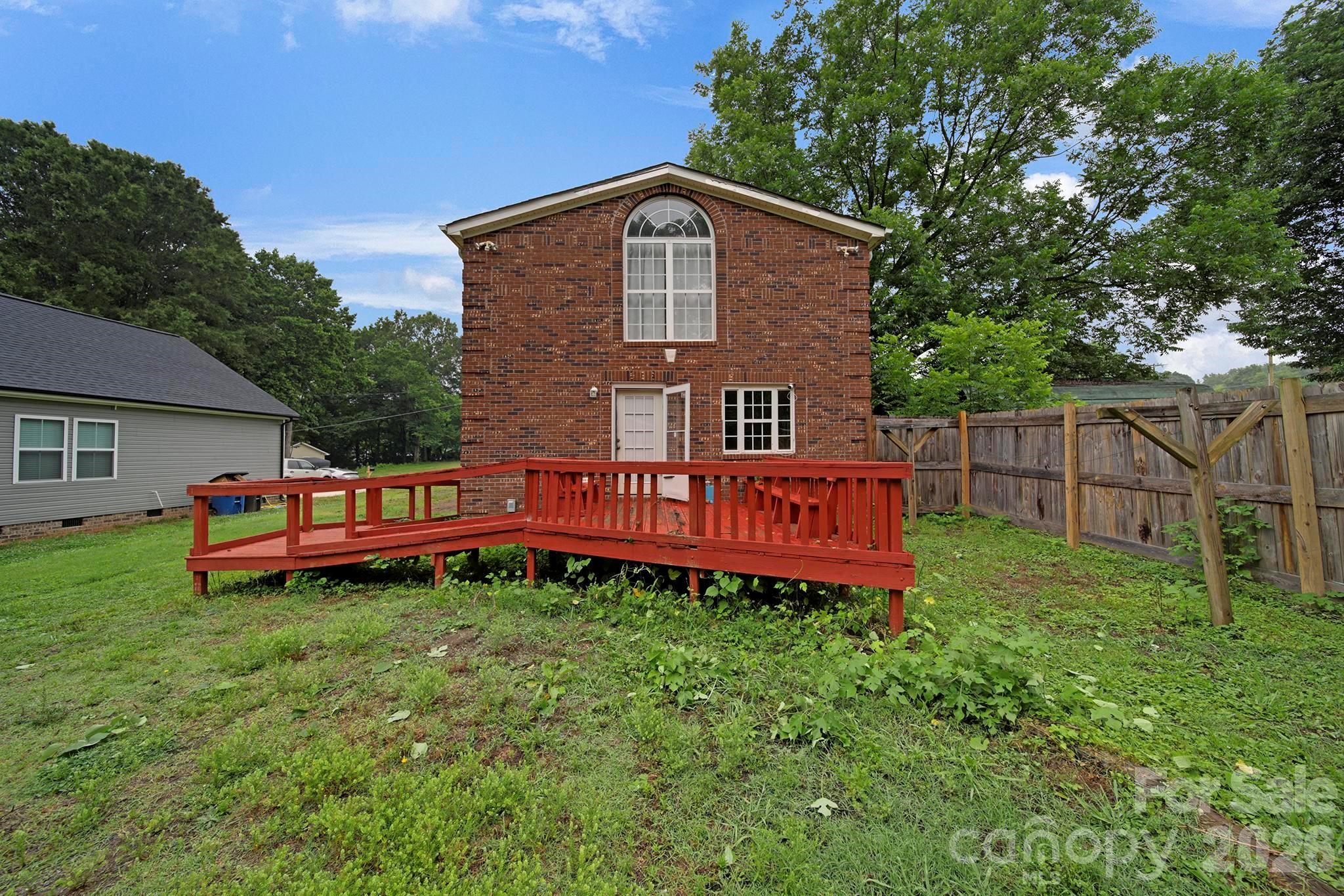 115 Lippard Street — Statesville