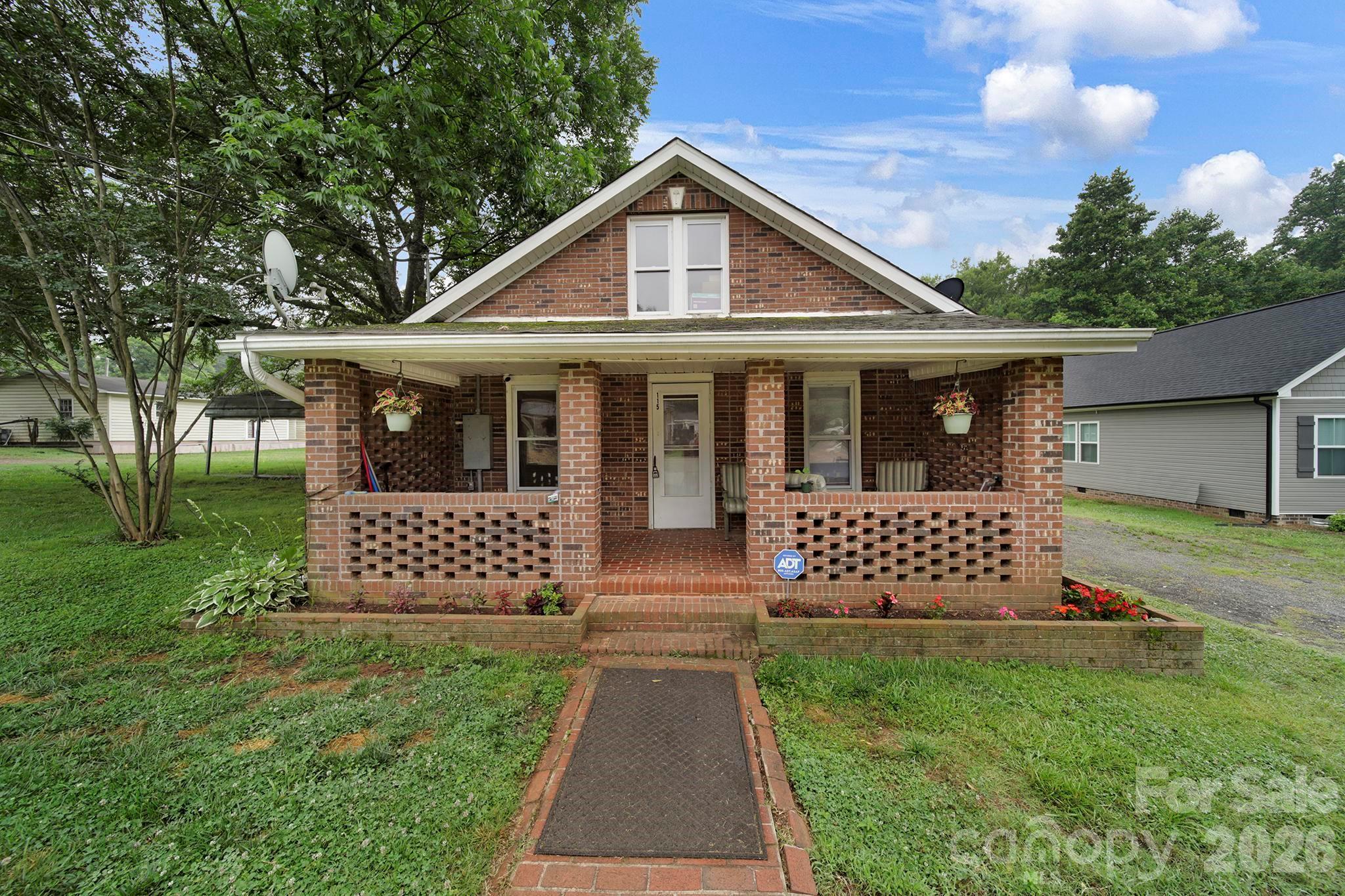 115 Lippard Street — Statesville