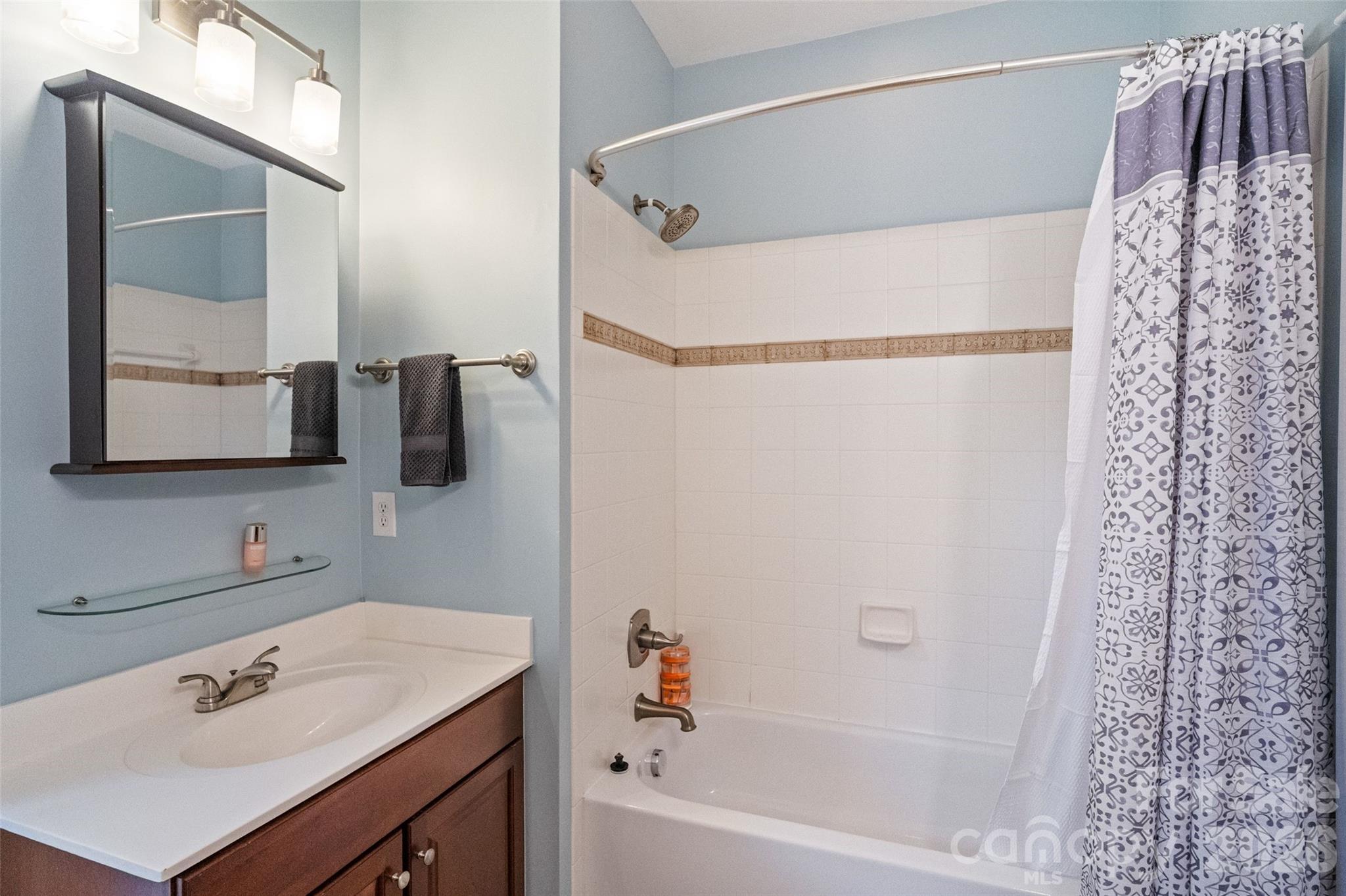 411 Shoreline Parkway — Tega Cay